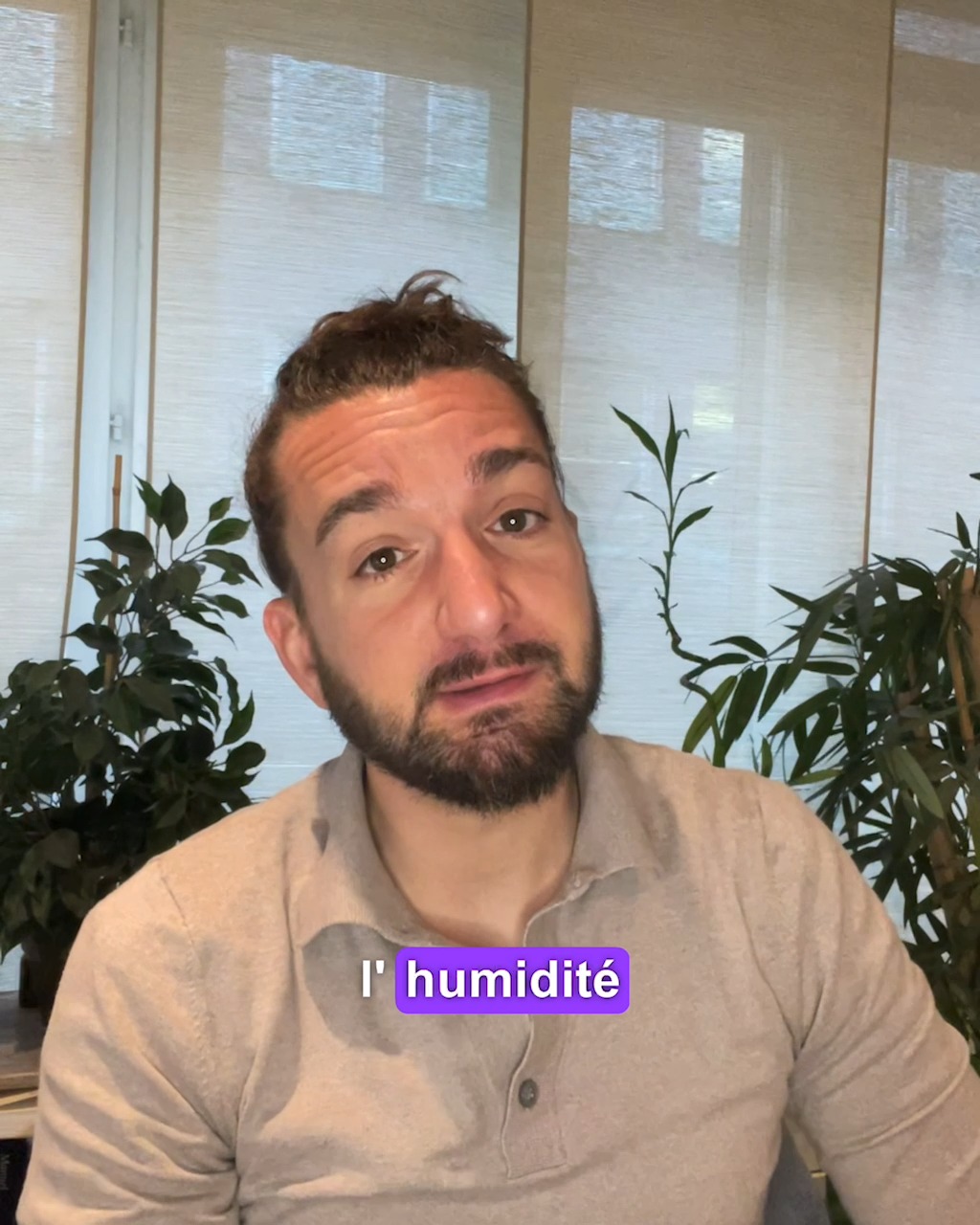 Accumulation d’humidité (MTC)
Un déséquilibre fréquent qui perturbe :
digestion, énergie, poids, respiration, tissus.
L’humidité apparaît lorsqu’il y a :
• faiblesse de la Rate (transformation lente)
• surcharge digestive
• stagnation du Qi
• insuffisance de mouvement
• excès d’aliments froids et humides
• climat humide ou froid
Signes cliniques typiques
• lourdeur dans le corps
• sensation de gonflement
• fatigue après manger
• selles molles, collantes ou incomplètes
• langue gonflée, marques de dents
• enduit épais, blanc ou jaunâtre
• tête “brumeuse”, concentration difficile
• mucosités, sinus encombrés
• tendance à la prise de poids
L’humidité correspond souvent à :
• digestion lente
• inflammation bas grade
• rétention de liquides interstitiels
• stagnation fasciale
• stress chronique → ralentit le péristaltisme
• variation glycémique forte
• hypomobilité
Facteurs aggravants
• produits laitiers
• sucres, pâtisseries
• aliments froids / crus
• boissons glacées
• repas tardifs
• sédentarité
• ruminations / stress
• climat humide
Objectifs :
• renforcer la Rate
• transformer l’humidité
• relancer la circulation du Qi
• réchauffer le foyer médian si besoin
• harmoniser Estomac / Intestin
Techniques :
• acupuncture + moxa
• Tui Na abdominal
• brossage à sec
• points Terre (Rate-Estomac)
• régulation du diaphragme
• drainage méridiens des membres
Approche quotidienne pour les patients
• repas chauds, cuits, digestes
• éviter le froid et l’excès de sucres
• bouillon, soupes, mijotés
• boire tiède
• marche quotidienne
• respiration abdominale
• gestion du stress / sommeil
• limiter les produits laitiers
Quand l’humidité se transforme :
• digestion plus légère
• énergie qui remonte
• silhouette qui s’affine
• pensées plus claires
• moins de mucosités
• meilleure respiration
• douleurs articulaires réduites
L’humidité n’est pas une maladie.
C’est un terrain.
La traiter tôt,
c’est prévenir :
• prise de poids
• sinusites
• fatigue chronique
• troubles digestifs
• œdèmes
• inflammations lentes
#Mucosites #Respiration #MedecineChinoise #TCM #Qi #SantéNaturelle #Acupuncture #Geneve #Suisse