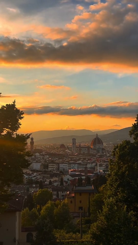 Florença é aquele tipo de destino que faz a gente se apaixonar pela Itália em cada detalhe. 🇮🇹
Seja navegando pelo mar ou explorando cidades incríveis como Florença em terra firme, nós cuidamos de todo o planejamento para você.
Roteiro, hospedagem, experiências e cada detalhe da viagem… tudo organizado para que você só precise aproveitar.
Porque viajar bem é viajar com tranquilidade. 💼✈️
#Florença #Itália #ViagemDosSonhos #Cruzeiros #planejamentodeviagem