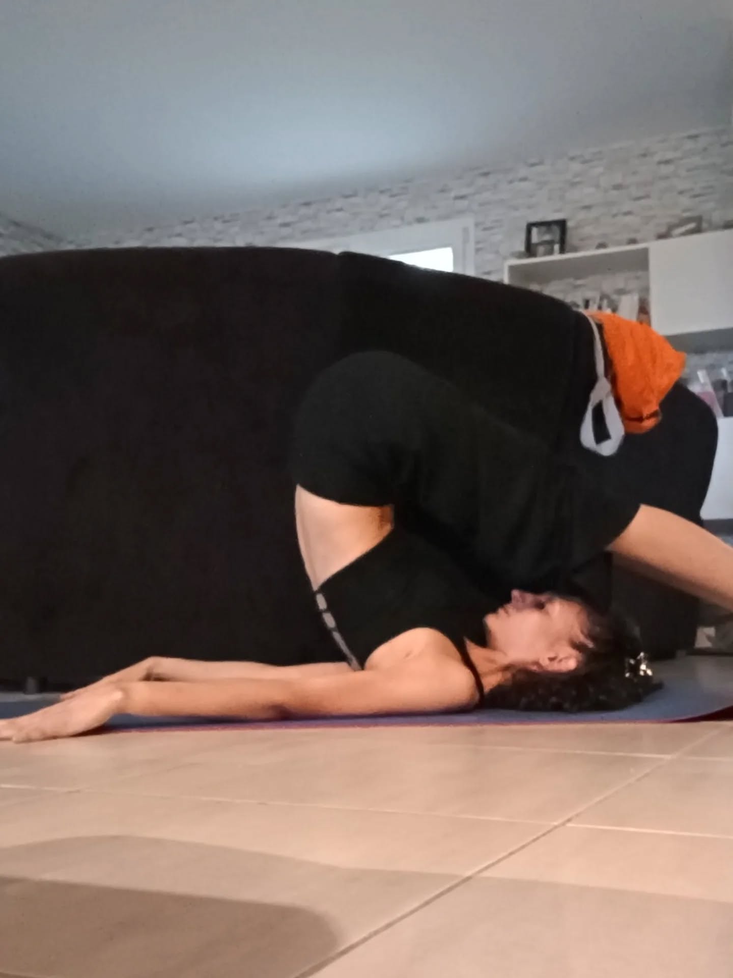 Retour en images sur ce magnifique week-end :
1️⃣ Du yoga et du mouvement : presque tous les jours pour me sentir bien dans mon corps et dans ma tête 😊
2️⃣ Un diner léger : bouillon d’os et 🥕 râpées, je reste à l’écoute de mes sensations
3️⃣ Une balade après le diner : respirer et contempler ce magnifique coucher de soleil 🌅 avec les enfants
4️⃣ Une insomnie 🙄: session découpage pour remplir mon journal mensuel de souvenirs
5️⃣ Retour à mes 1ers amours : réalisation d’une chantilly de karité et coco🥥 pour prendre soin de ma peau et de mes pieds après l’hiver
6️⃣ Une journée d’anniversaire pour les 4 ans de Samuel 🎂 : un gâteau à la caroube cru et une tarte aux mirabelles réalisés à 6 🖐
7️⃣ Un petit déjeuner 🍌🍎🥝 sain, gourmand mais léger pour continuer à apaiser mon système digestif après le week-end
Bref un week-end de cuisine, de sport, de balades, de sieste et surtout d’écoute de soi.
Et surtout zéro travail, ce qui est très très rare 😁
➡️ Et vous comment s’est passé votre week-end ? Plutôt boulot, famille, repos...
Dites le moi en commentaires 😉
#mouvementquotidien #crusinesanté