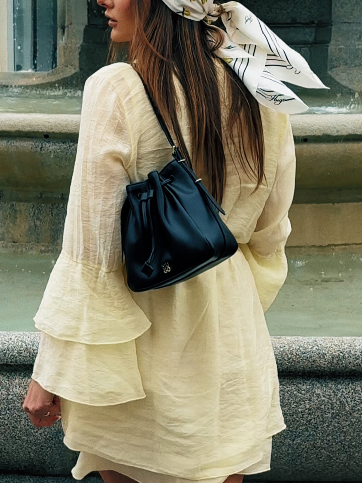 Ciao bella… 💛 et si cet été, tu devenais cette femme qu’on remarque sans jamais en faire trop…
Loulou mood. La dolce vita commence ici avec cette robe légère 🇮🇹
Tu la portes comment ?
☀️ city trip
🍝 dinner date
🌊 seaside escape
Attention: tu ne passeras pas inaperçue… 😇😏💛
#loulouluxembourg #italianvibes #dolcevita #summerlook #kocca