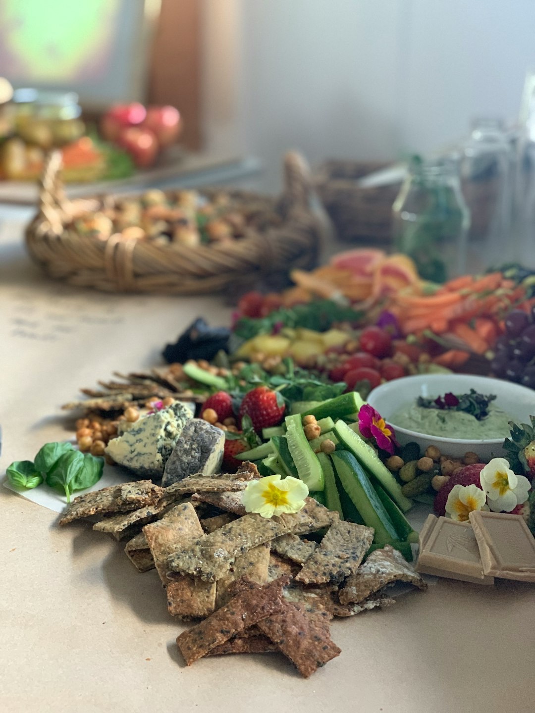 Sunset grazing , choose to combine any of our grazing table menus for the perfect occasion 🌿
#ibizagrazing #nourishibiza #privatechef