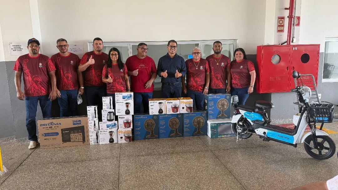 Trabalho sério, pé no chão e resultado na luta! 👊
A direção do SINDMASSA/MS realizou uma grande reunião com show de prêmios na unidade da MS BOI, em Rio Verde de Mato Grosso, onde nosso diretor é o companheiro Carlão Benega.
Foi um momento de muita emoção e alegria, marcado pela presença dos trabalhadores, pela valorização de quem produz e pela força da nossa organização sindical.
Além do show de prêmios da unidade, o encontro também reforçou a nossa luta pelas conquistas e pela construção do primeiro ACT, um passo importante para garantir mais direitos, valorização e respeito à categoria.
O SINDMASSA/MS segue firme, dentro das unidades, ao lado dos trabalhadores, construindo vitórias com seriedade, união e compromisso.
Sindicato forte se faz com presença, coragem e trabalho de verdade.
#SINDMASSAMS #MSBOI #RioVerdeMT #CarlãoBenega #ACTJá TrabalhadorValorizado ShowDePrêmios UniãoDaCategoria