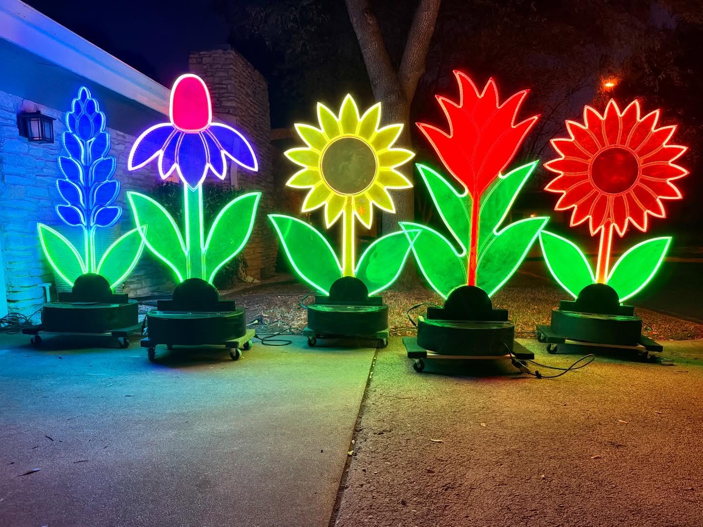 🌸 April Showers Bring May Flowers 🌸
Introducing Generation 2 of our giant flower sculptures — and the garden is GLOWING. ✨
Each piece stands over five feet tall and comes fully upgraded with updated colors, buffed + polished surfaces, refined edge sealing, and newly engineered bases for better stability than ever. Not every commission gives you the chance to revisit your own work and make it even better, and we couldn’t be happier. 🙏
Go see them IRL at the Lady Bird Johnson Wildflower Center next time they’re on display — trust us, photos don’t do them justice.
Want your own giant Luminary? Custom shape? Custom colors? Come talk to us. 👇