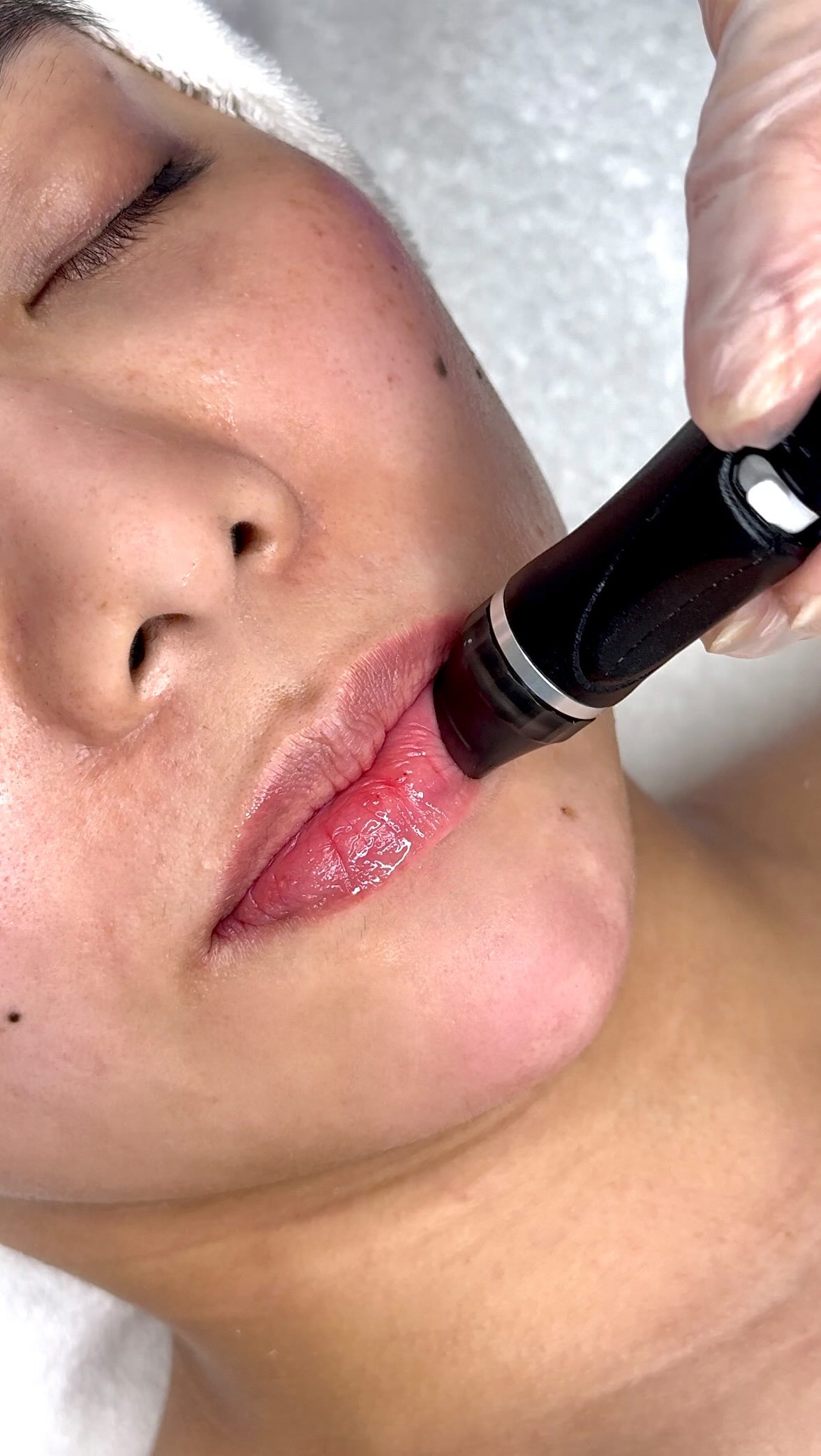 Did you know Hydrafacial Perk targets lips & eyes? 💧 It exfoliates, hydrates, and leaves them smoother, brighter, and refreshed 👄👁✨
#HydrafacialPerk #HydrafacialQatar #BeautyBoxQatar #LipCareDoha #EyeCareQatar