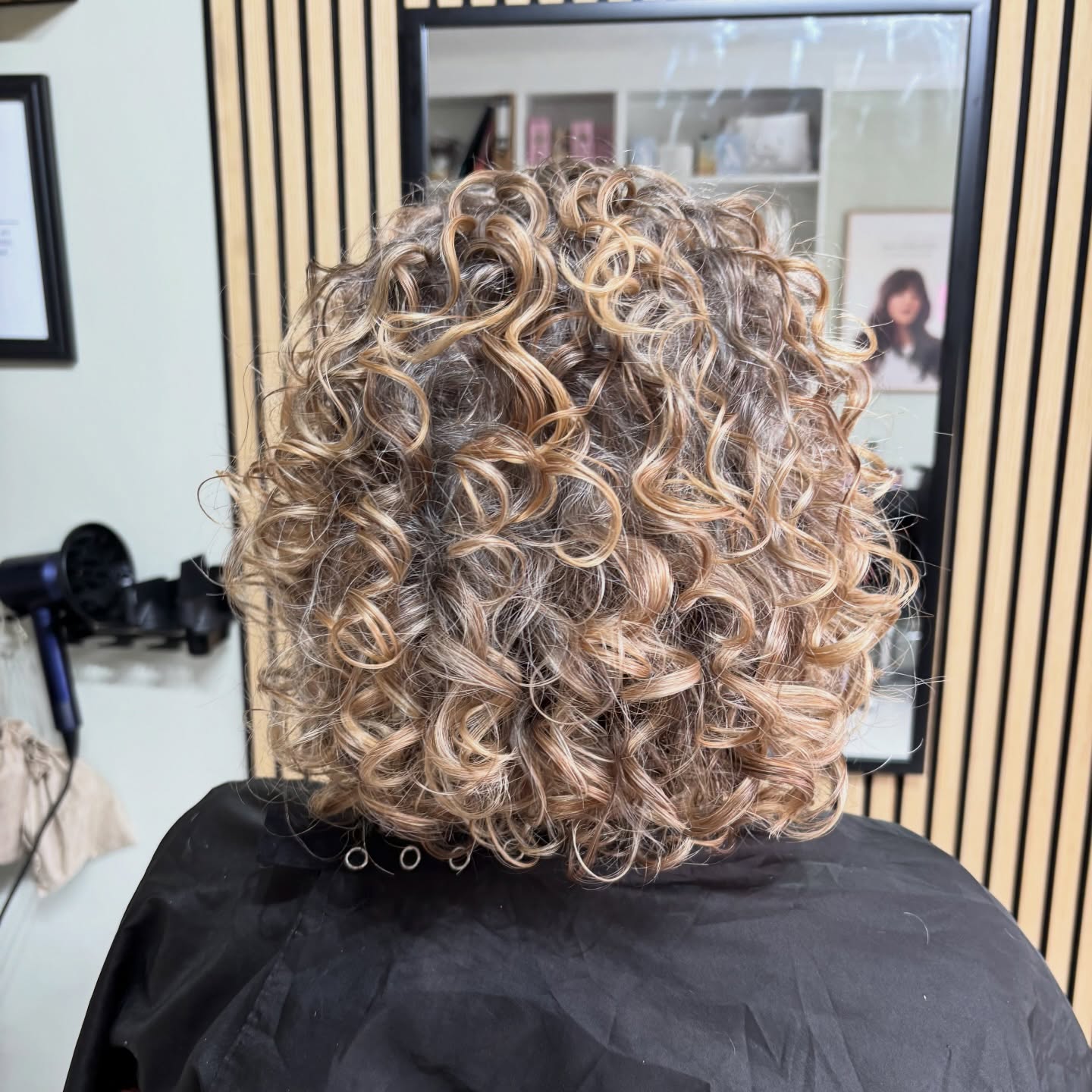 Correct product choices and an intentional cut can make all the difference ✂️✨ #CurlyHairCare #HealthyCurls #CurlSpecialist #CurlyHairJourney #NaturalCurls CurlTransformation HairCareTips CurlyHairUK TextureExpert CurlConfidence