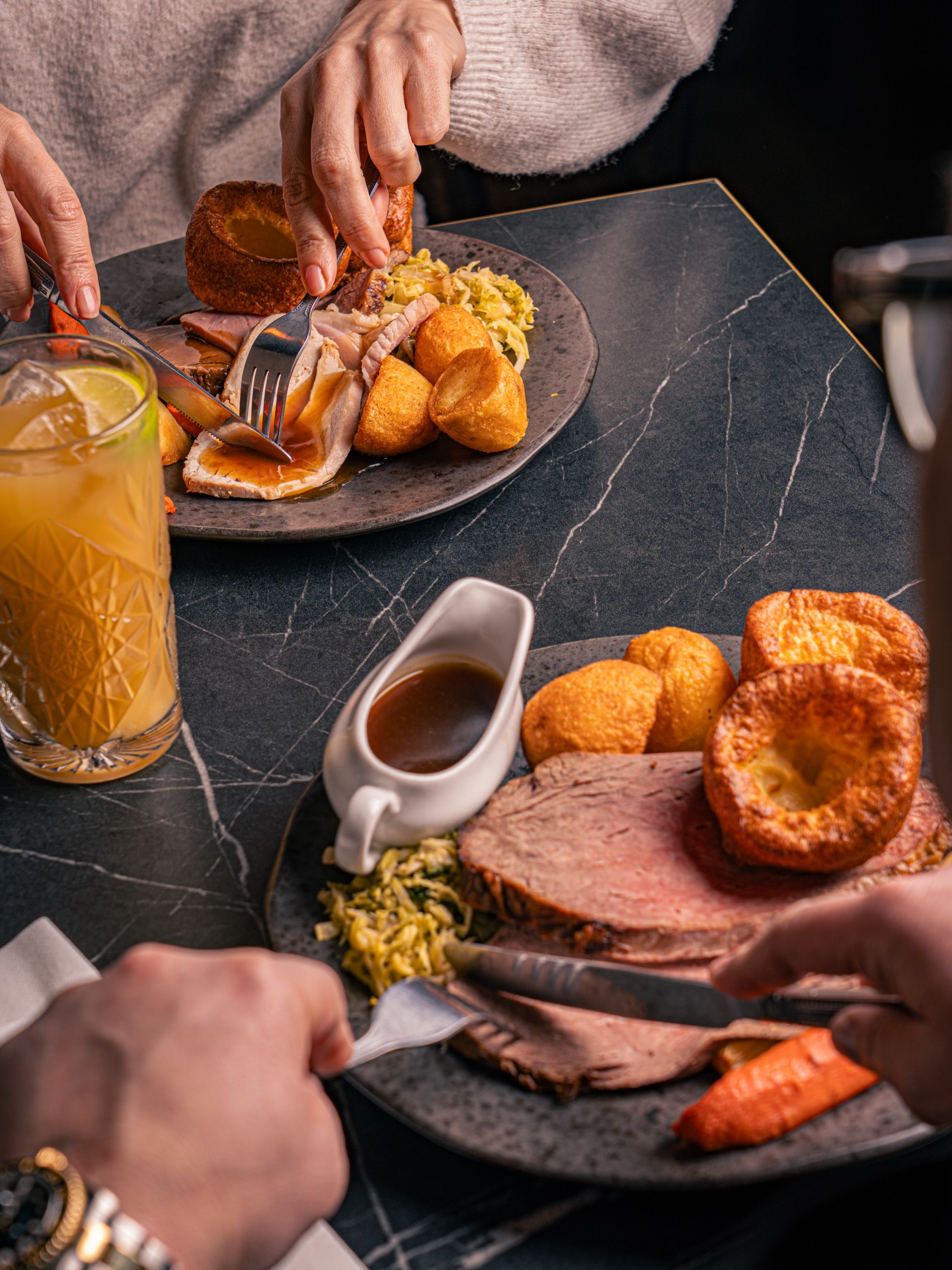 Sunday dinner tastes better when you didn’t have to cook it 😌🍽️
Who’s coming? 👀
-
-
#smokehouse #sundaydinner #sunday #cheshire #restaurant
