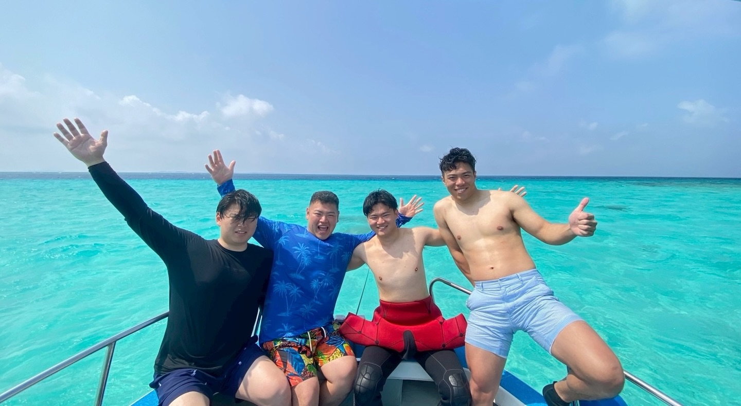 昨日のイフ💪🏾🩵
湿度高くて蒸し蒸ししているので
海に飛び込みたくなる毎日です🥵
《 世界に誇る日本一の海“ヤビジ”で
一生の思い出に残る体験を🌏🩵》
▼マーリンのオススメポイント
⑴ 安全第一でご案内🛟
厳しい安全基準をクリアした業者だけが認定される
“マル優”に指定されています
ガイドは定期的に安全講習実施中。
⑵ ヤビジまで一番近い港出発⛴️
半日ツアーで旅行のスケジュールが組みやすく
船酔いが心配な方にもオススメです!
⑷初心者・女性にも優しい🥰
女性スタッフも在籍、
各資格を持ったガイドがご案内!
⑸当日のベストポイントへご案内🐢
海を知り尽くした宮古島育ちの船長が
数あるシュノーケルポイントから
その日のベストコンディションへ向かいます!
▼ツアーメニュー
・八重干瀬シュノーケルツアー
・八重干瀬スキンダイビングツアー
・八重干瀬体験ダイビングツアー
・スキンダイバー講習
→ 各ツアーに𝗘𝗖𝗢プラン(割引)あり
▼𝗘𝗖𝗢プラン 〜環境に優しくお得に遊ぼう🧡〜
各ツアーメニューに適応可能
𝟭.ツアー料金¥𝟭,𝟱𝟬𝟬引き
𝟮. 𝗘𝗖𝗢ルールを守っていただける方
※𝗘𝗖𝗢ルールはHPにてご確認ください
▼ ご予約方法
InstagramトップページのリンクからHPへ
※DMは対応しておりません。
▼船長アカウント
こちらでもツアーの様子をリアルタイムで発信中!
🚢:@marlin_nakasato
▼スタッフアカウント
スタッフ目線のツアーの様子やオフを発信中!
👫🏽:@staff_marlin_miyakojima
#ヤビジツアーマーリン
#宮古島 #八重干瀬 #ヤビジ
#宮古島旅行 スキンダイビング
沖縄 宮古島八重干瀬 ヤビジ
ヤビジツアー 宮古島シュノーケル
miyako okinawa Japan