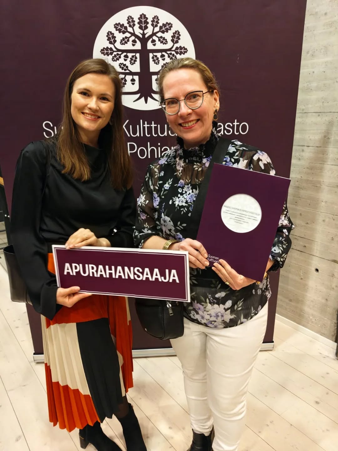 Anders Chydenius prästgårdsförening fick äran att emotta Keski-Pohjanmaan rahastos "kärkihanke"-bidrag för Demokratiskolans startup-projekt 🥳✨️
Anders Chydeniuksen pappisyhdistyksellä oli kunnia saada Keski-pohjanmaan rahaston kärkihankerahoitus Demokratiakoulun startup-hankkeelle