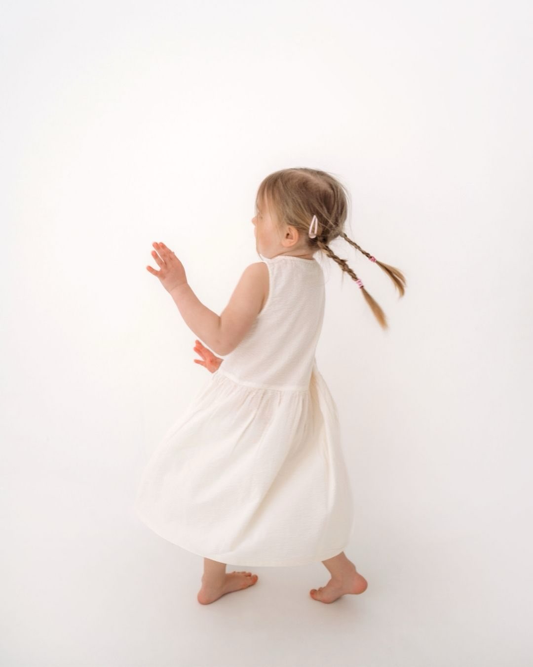Unkompliziert. Entspannt. Echt. 🤍
Ein Babybauch-Shooting darf sich leicht anfühlen — ohne Druck, ohne Perfektion.
Einfach gemeinsam Zeit verbringen, lachen, kuscheln und die kleinen Momente entstehen lassen.
Auch das Geschwisterkind wird liebevoll miteinbezogen, darf entdecken, spielen und Mama ganz nah sein.
Denn genau diese echten Augenblicke sind es, die später unbezahlbar werden.
✨ Momente genießen.
✨ Geschehen lassen.
✨ Erinnerungen fürs Leben schaffen.
#babybauchshooting #familienmomente #schwangerschaft #babybauchliebe #familienfotografie