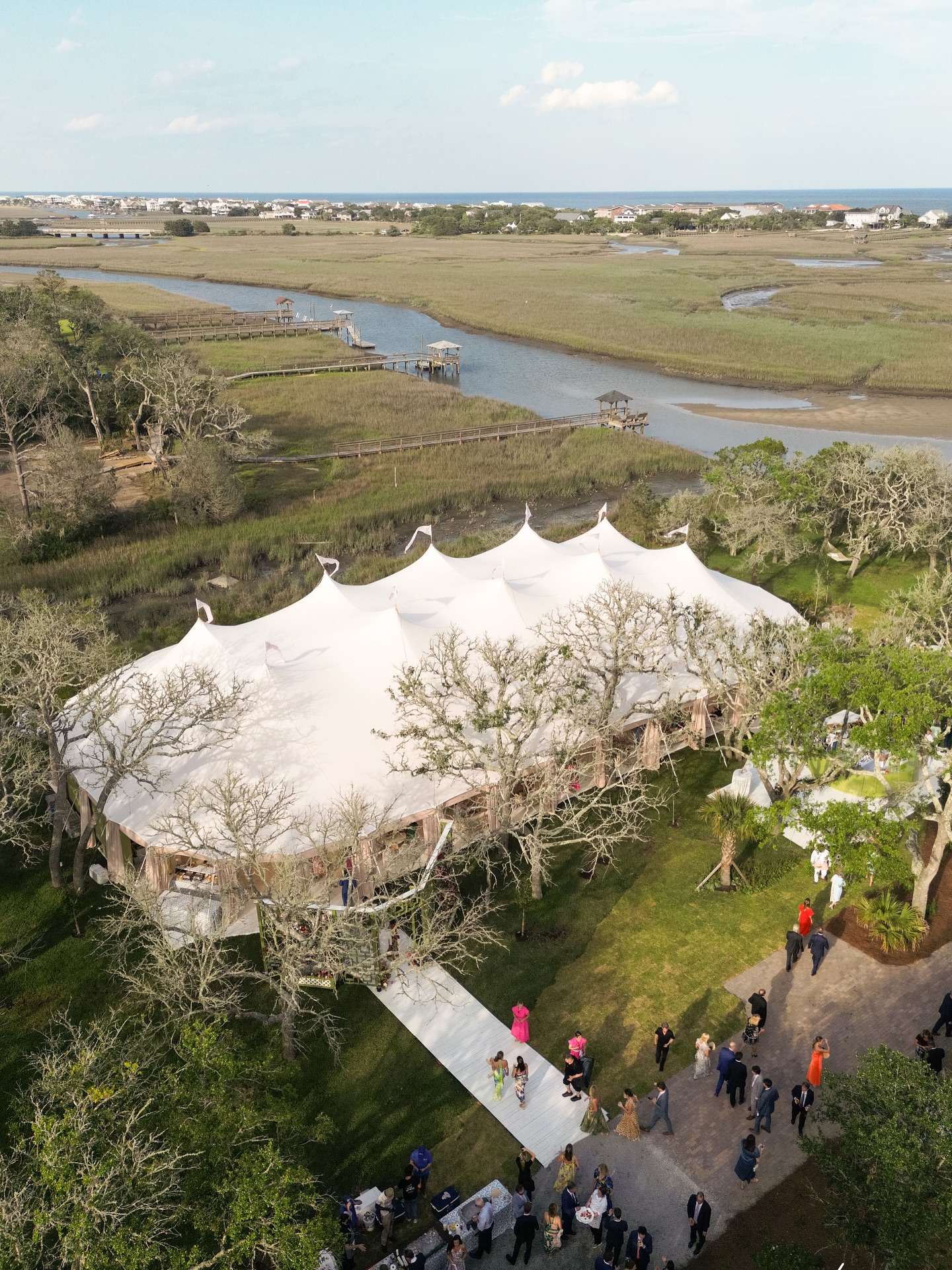 Birds eye view of this spectacular slice of heaven on earth. We sure love a celebration at home ❤️
.
📸 @johncainphotography