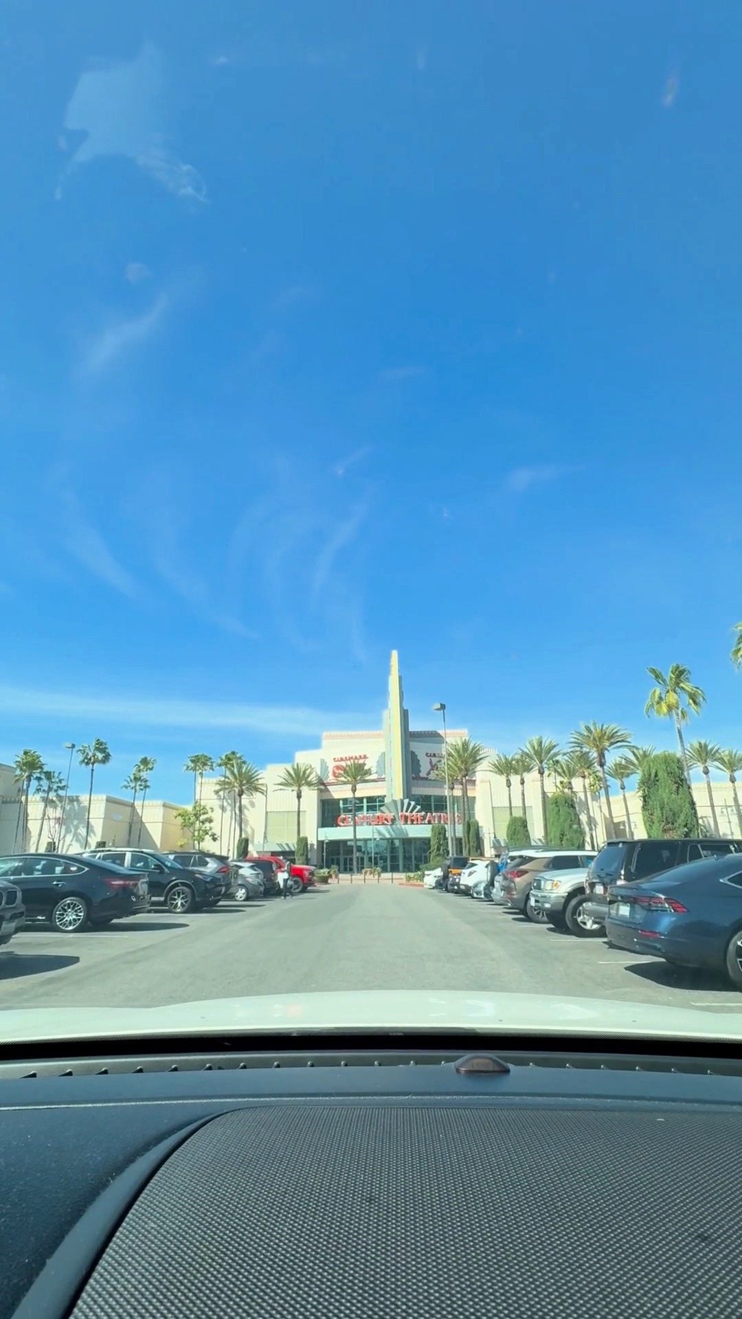 🍿 Movie nights ✔️
🍔 Tasty bites ✔️
🎉 Weekend fun ✔️
Stadium Promenade has it all—let’s do this! 😎
#StadiumPromenade #LetsEatOC #WeekendFun #MovieNights #FoodieFun