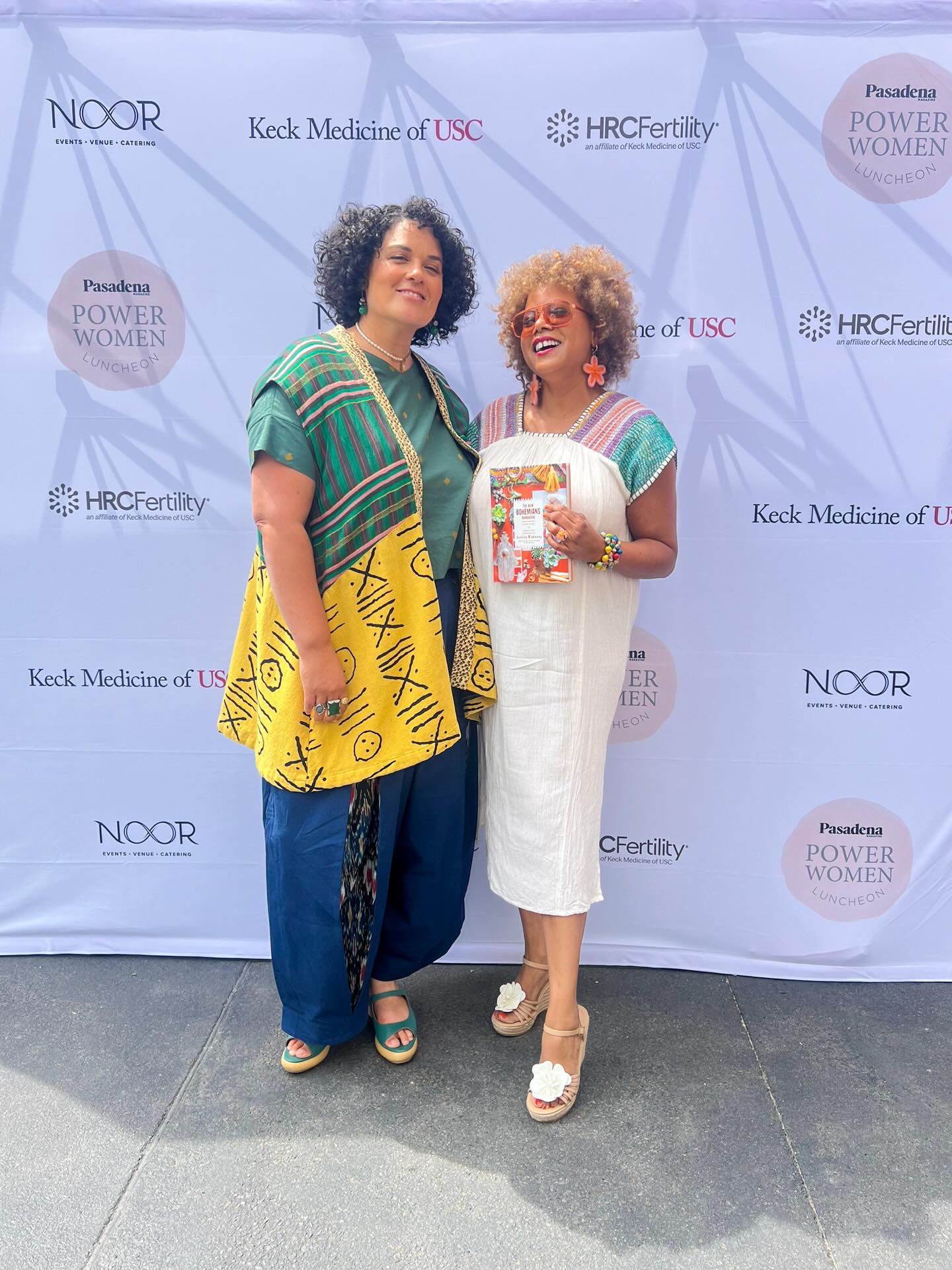 When Passport Bohemian meets the queen of Bōho! @justinablakeney @thejungalow and we are practically Neighboors! Ya’ll I was in complete awe that I literally started to ramble! 😂😂 Thank you so much for signing my book! I hope you can come to our upcomimg exhibit @blackgirlsshoottoo
Thank you for all the inspiration! My favorite quote from you Page 275 :
𝐎𝐧 𝐁𝐨𝐡𝐞𝐦𝐢𝐚𝐧𝐢𝐬𝐦
A life of adventure and creativity and a insatiable need to create and surround oneself with the 𝐖𝐈𝐋𝐃 and the beautiful.
Thank you @pasadenamag Today was epic!
#boho #justinablakeneyhome #bohogirl #neverstopcreating #powerwomen