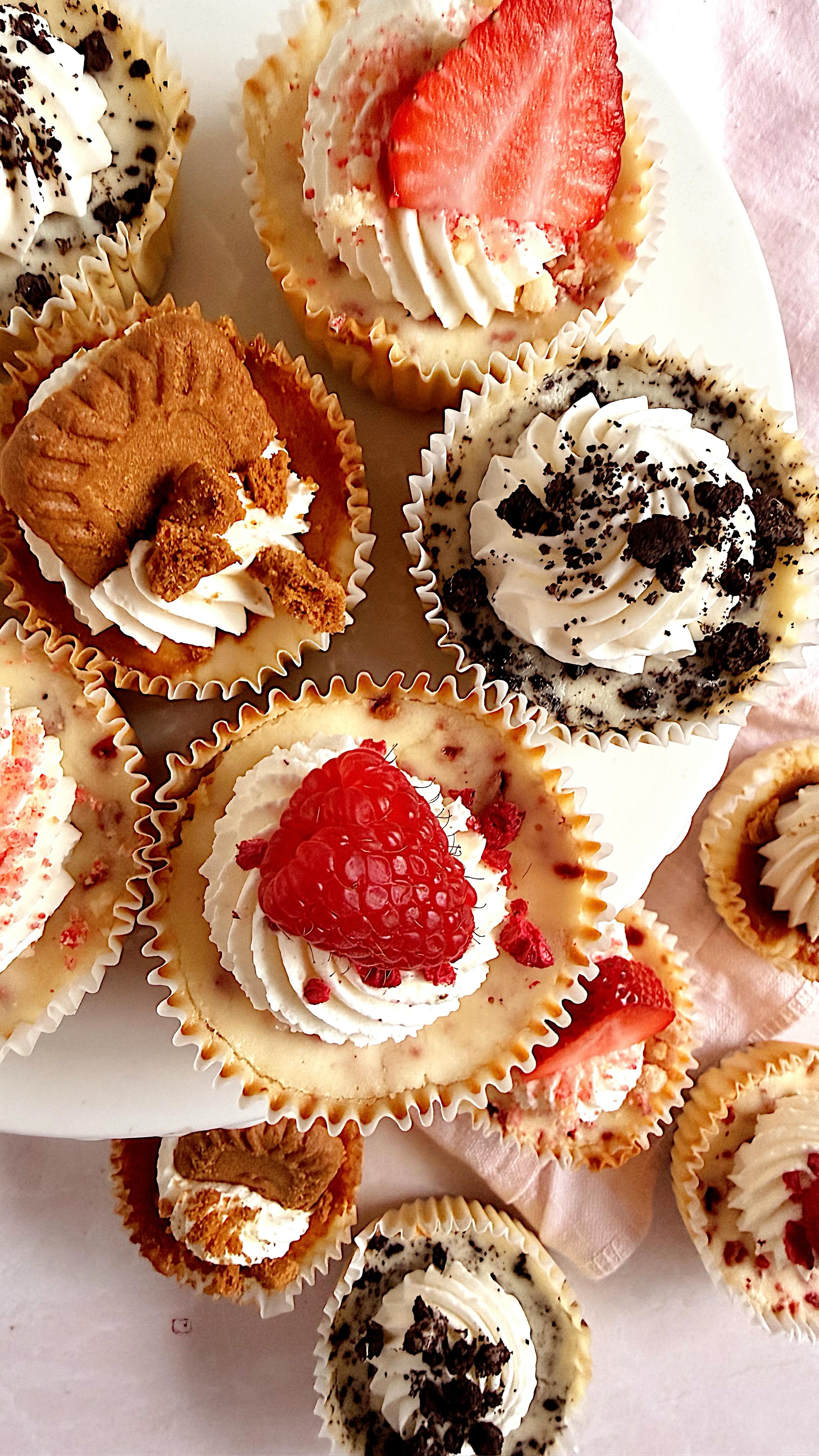 What are those little gems?! Cheesecake cups that's what!
3 bite cheesecake bites are mini versions of our signature cheesecake filled with flavours, swirled with real whip cream and decadent toppings ❤️
Strawberry Crumble
Red Raspberry
Salted Caramel Biscoff
Oreo
More flavour options to come and these will be up for pre-order beginning next week! watch Sunday for the weekly drop now that the weather is getting better
#cheesecakes #antownship #peterborough #cheesecakebites #asphodelnorwood