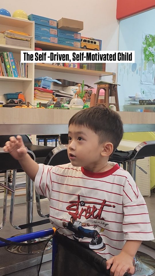 Sprinkle in words of encouragement, laughter, and support, and you'll find yourself a happy, secure child ❤️
#childhoodmemories #parenting