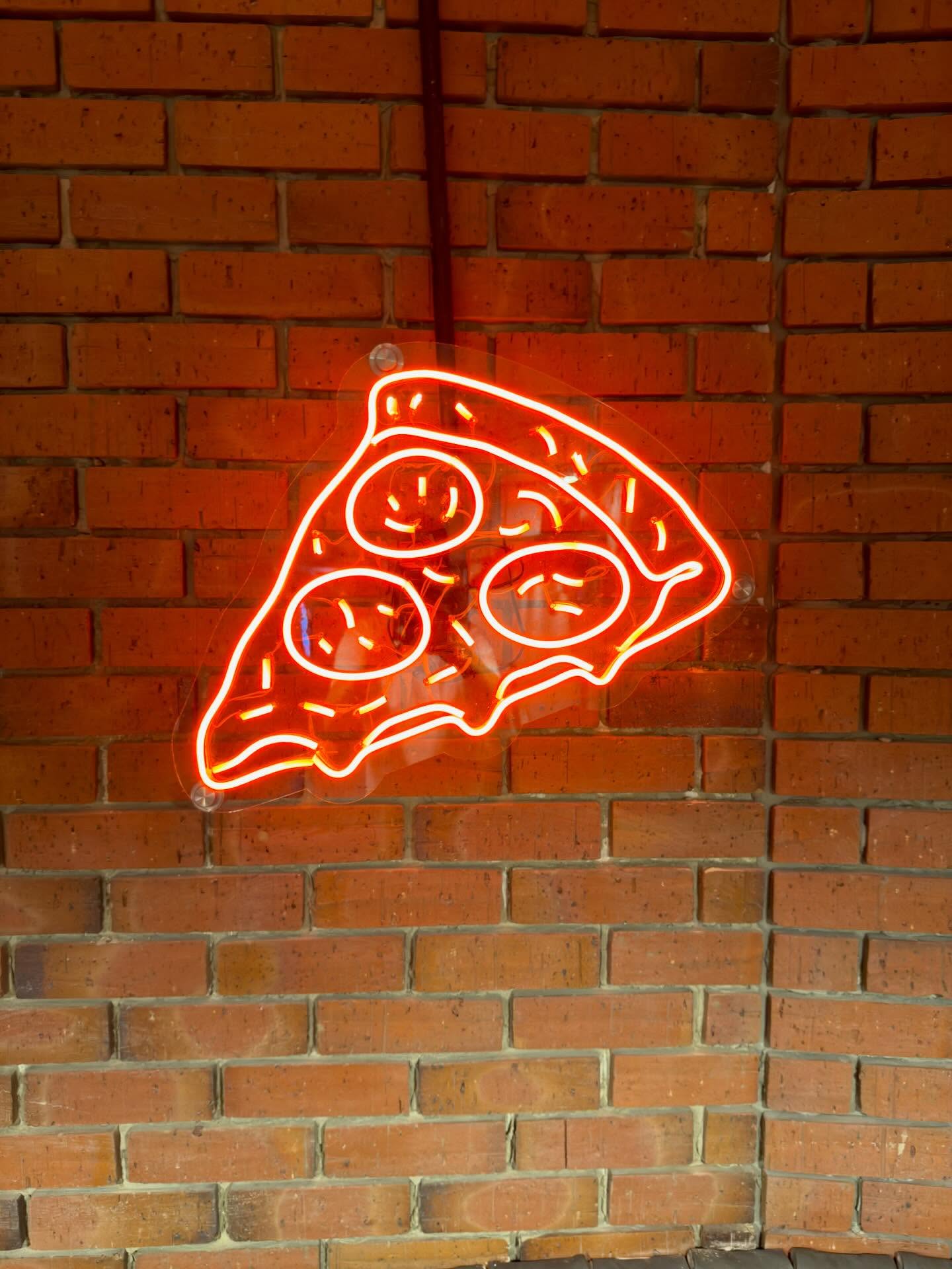 Ya abrimos Bitta Pizza Chico. Ven a disfrutar una experiencia acogedora con nuestras increíbles pizzas. Calle 90 #15-25. 🍕
#bittapizza #coolpizza