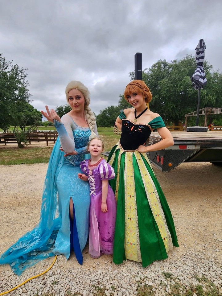 We are one week away from one of our favorite events on the farm- Audrey Jane's Light: A Music Fest!
Join us for live music, character meet & greets, delicious food & drinks, endless fun and more, ALL for an amazing cause! 🎵 👑 🥤
This special event is in honor of our granddaughter, Audrey Jane, and so many other brave warriors fighting a rare disease called Ataxia Telangiectasia. We would love for you to join us as we fundraise for the A-T Children’s Project, which is actively working to find a cure. ❤️
🎟️ Get your tickets here! devineacresfarm.com/audrey-jane