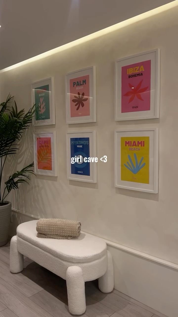 Welcome to our girl cave😌
Come in, get comfy & leave glowing ✨
#theglowbarldn #londonbeauty #londonnails #londonskinclinic #londonlashes