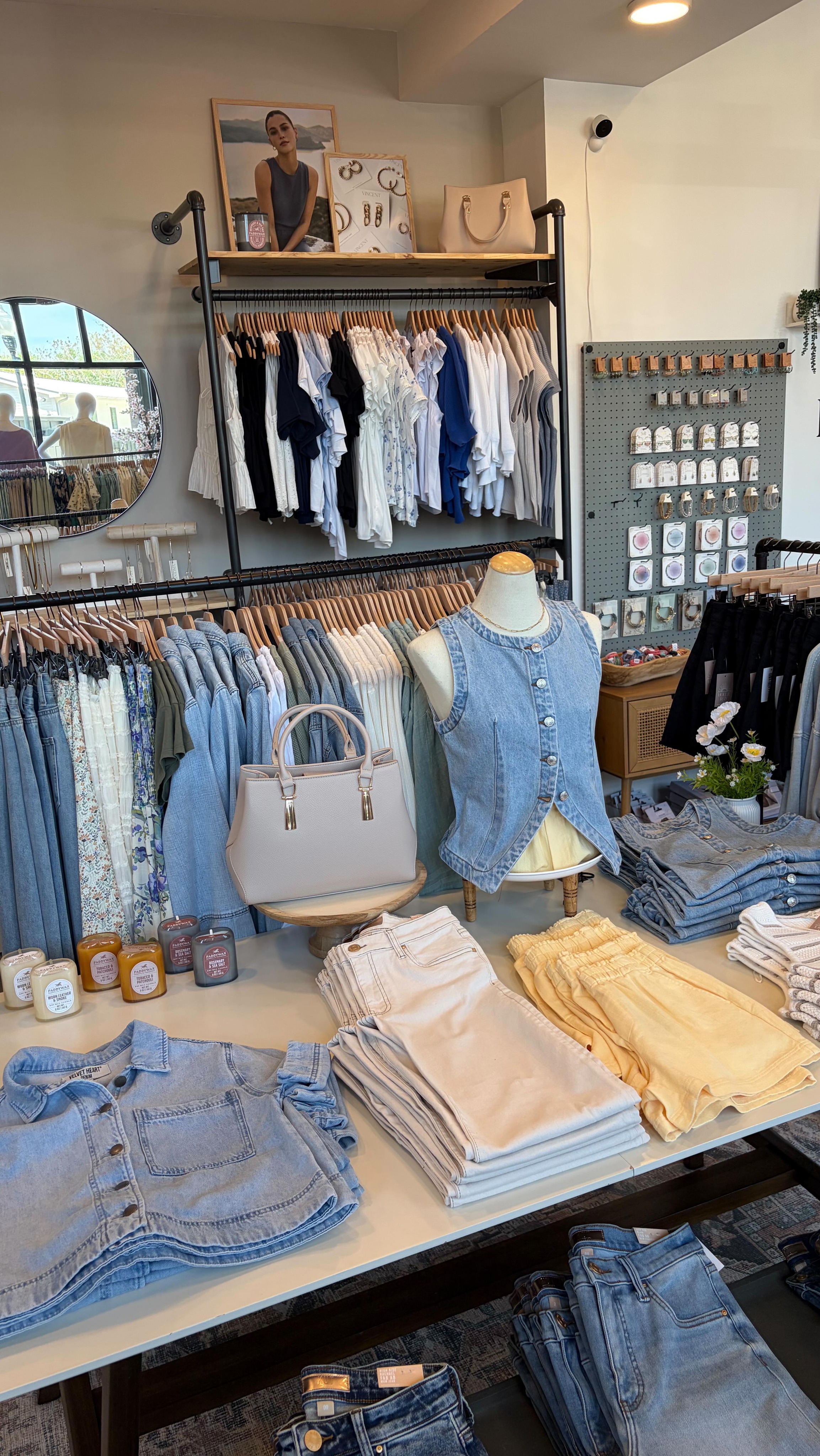 Floorset Friday✨ aka your sign to treat yourself to something new this weekend🤭 Stop in and see us🥰
📍5th & Broad: 10am-9pm
📍Franklin: 10am-6pm
#reset #newarrivals #shopsmall #nashville #franklin