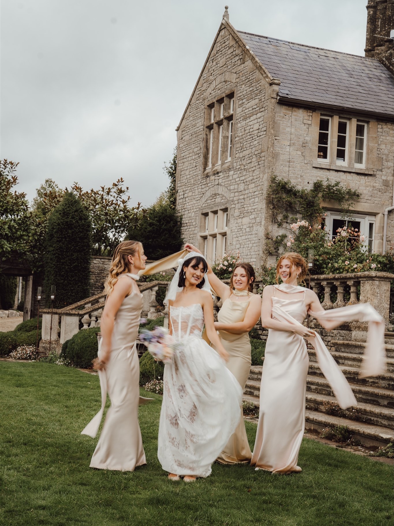 Euridge 🌸
#euridgemanor #euridgemanorwedding #euridgestyledshoot #mansionwedding #bridesmaids