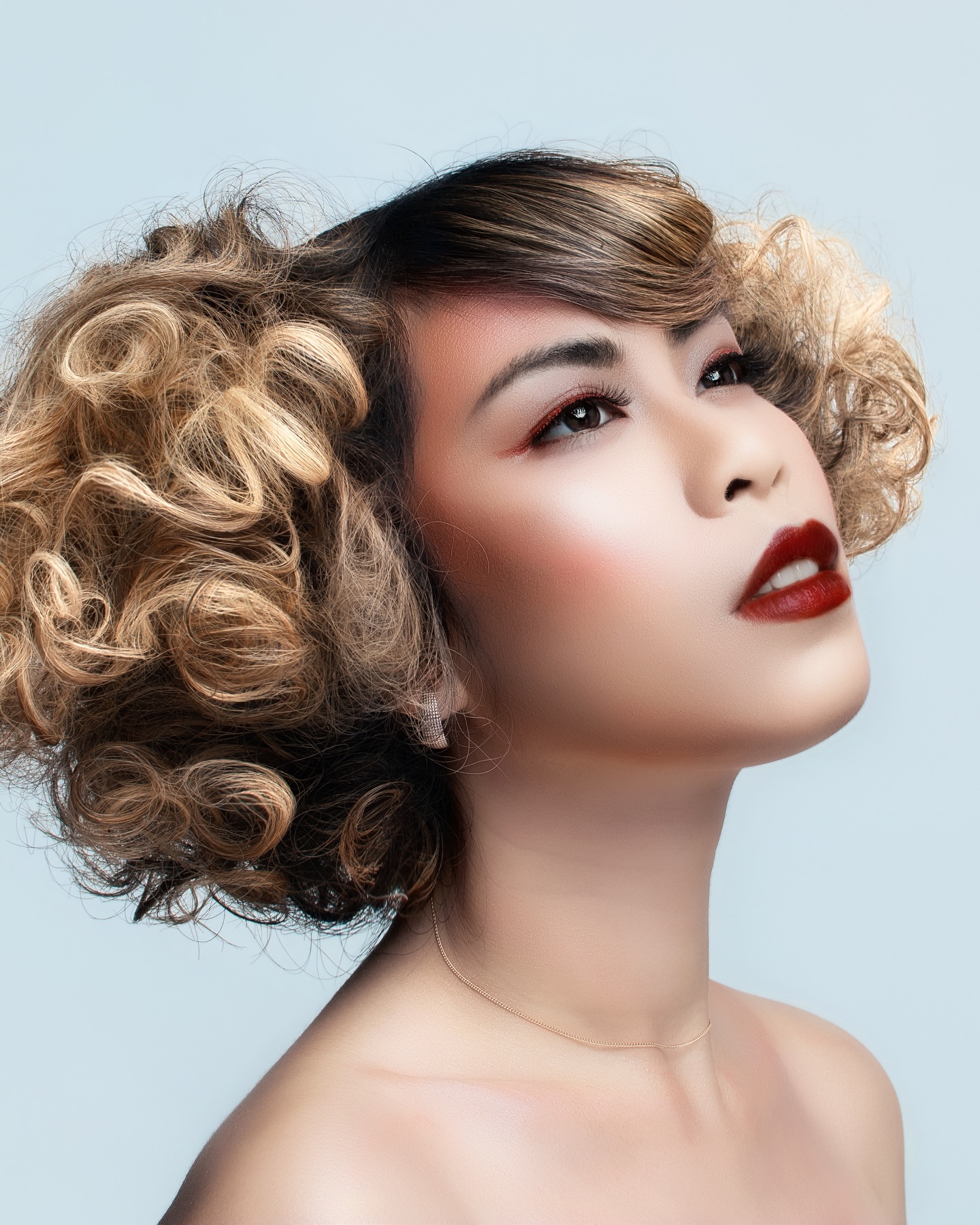 Do I retouch photos? Yep 🥰
Before and after 👉
Image from @jshairacademy collection shoot from a while ago 💛
#beforeafter #evoto #creativehair #editorialshoot