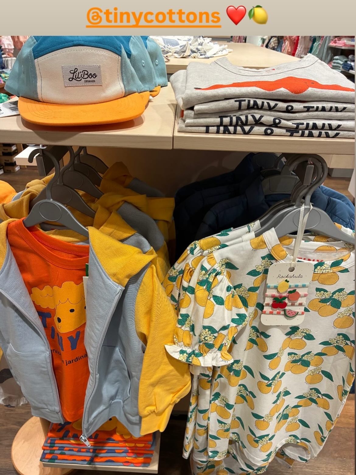 Shop Tiny Cottons from Barcelona ❤️🍋🐶
2012 in Barcelona gegründetes Familienunternehmen, das für hochwertige und kreative Kindermode bekannt ist❤️
Tinycottons verwendet primär Pima-Baumwolle GOTS-zertifizierte Bio-Baumwolle.
#ilovebern #berncity #tinycottons #kidsfashion #shopsmall