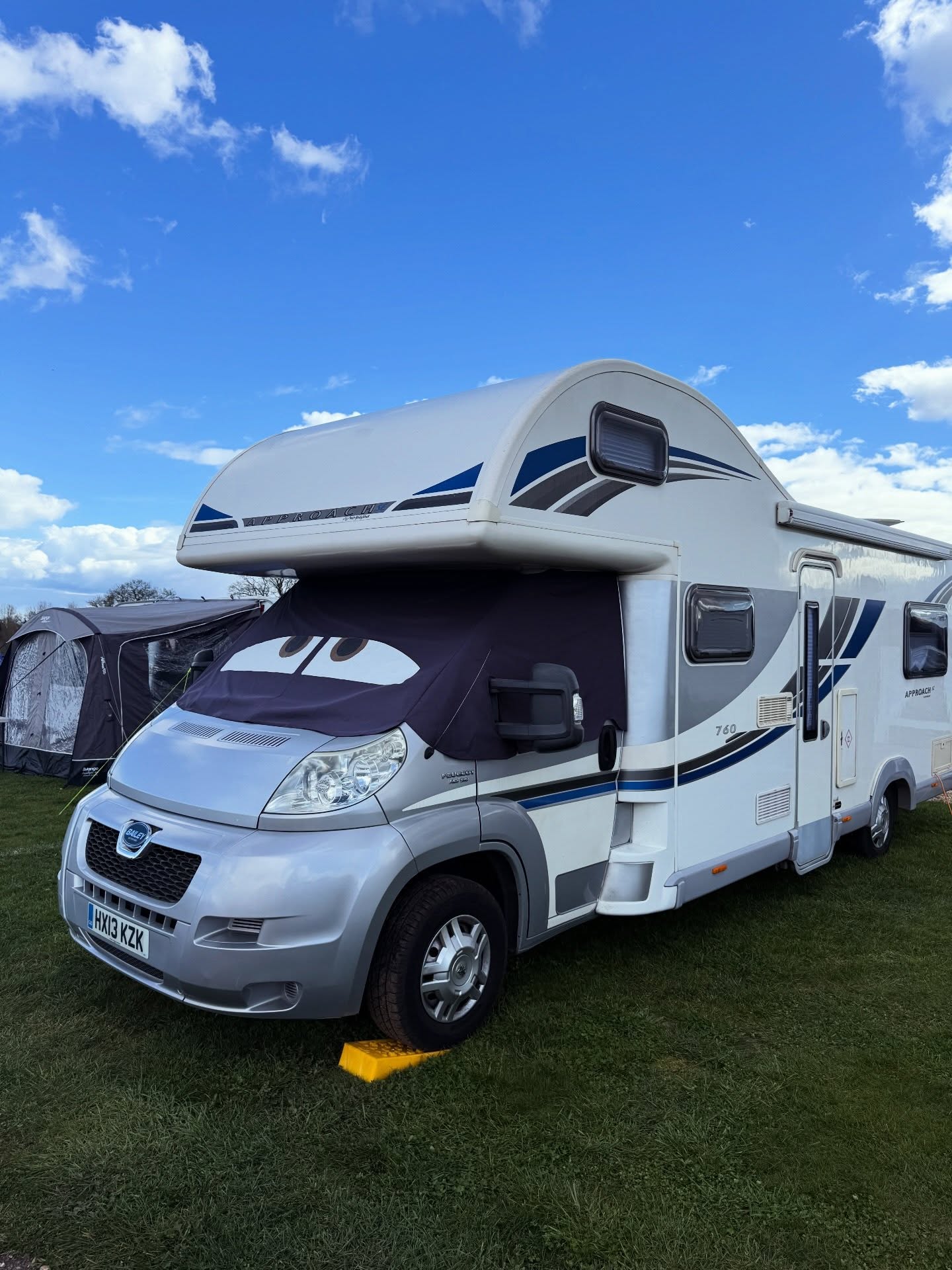 It’s finally Friday — weekend mode ON 🙌
Foodies, we’ve got you covered:
🔥 Tonight (5–8pm)
The grill is open serving up loaded burgers & fries 🍔🍟
🌯 Saturday (4–8pm) @surfing_sombrero
Surfing Sombrero is back with their seriously tasty burritos
Good food, good vibes — see you there!