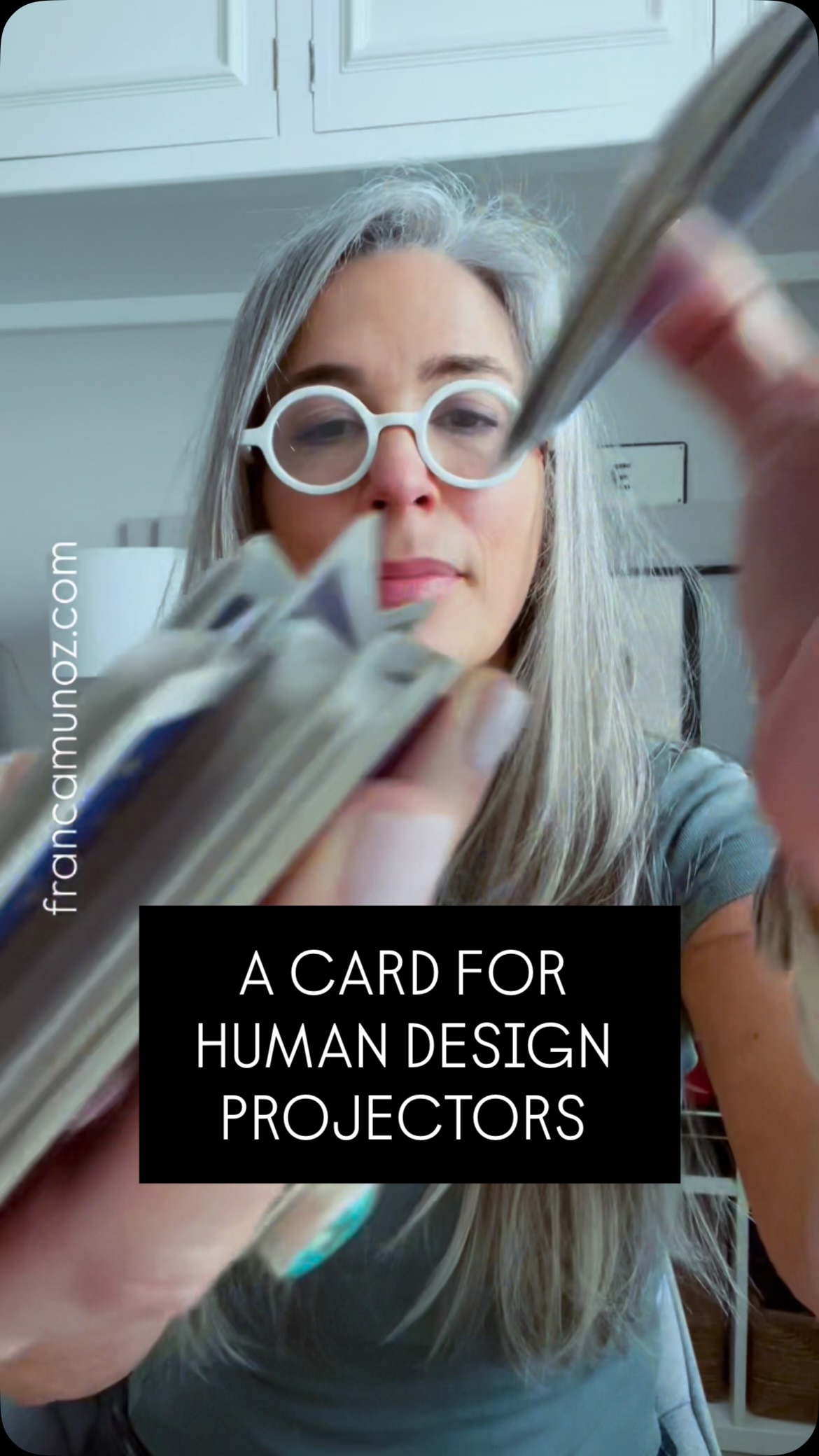 Dear Projector, You are invited to the energy of the day.
#midlifewoman #highlysensitivepeople #humandesignprojector #tarotofinstagram