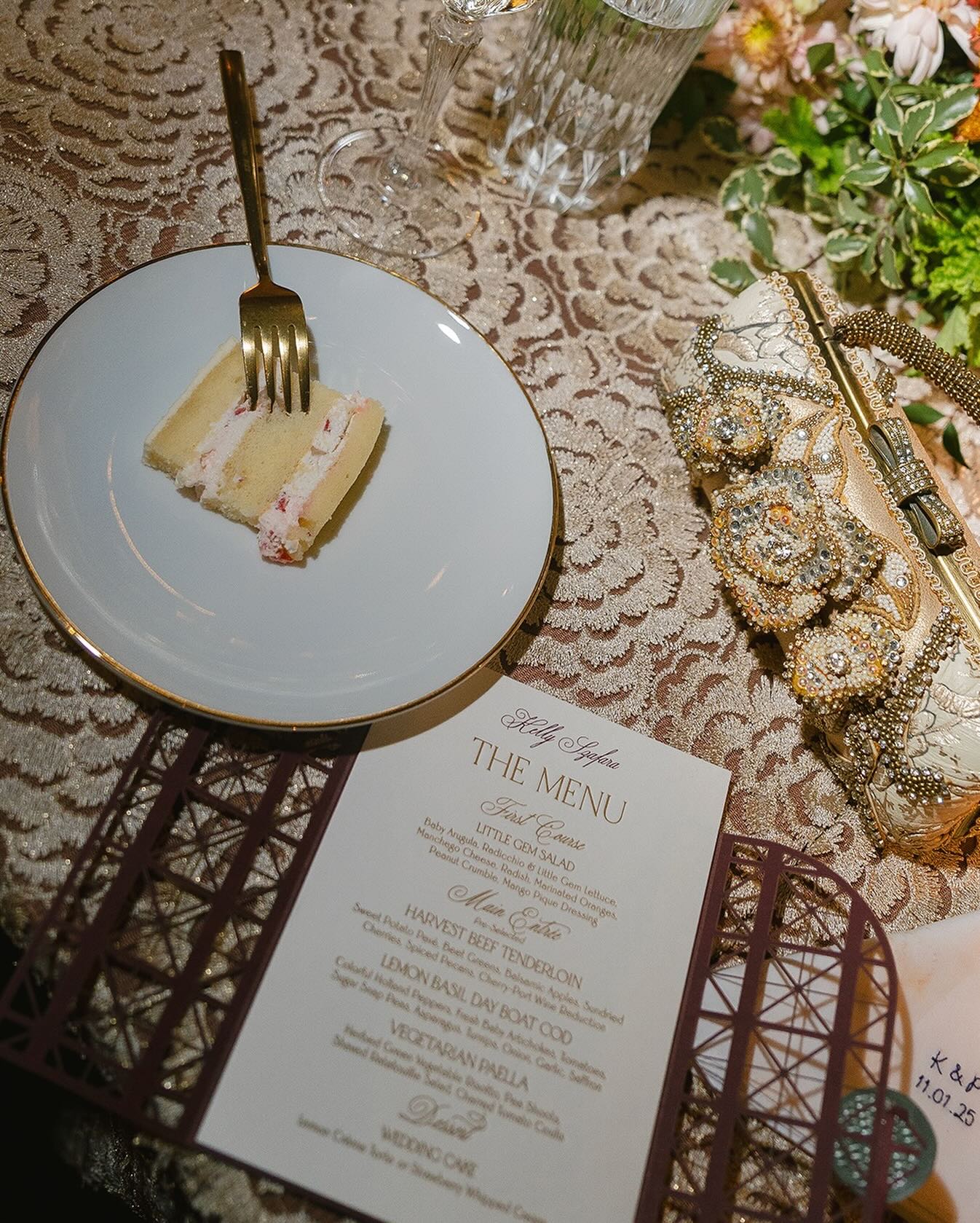 #WeddingWednesday POV: The cake is plated, the menu is set, and the Vera Lace linen is doing exactly what it was born to do. 🤍✨ This gold-on-gold moment — our stunning Vera Lace overlay paired with a rich gold underlinen — is proof that the right linen doesn’t just dress a table, it elevates everything on it!
#EventDesign #EventDecor #WeddingLinens #EventLinens