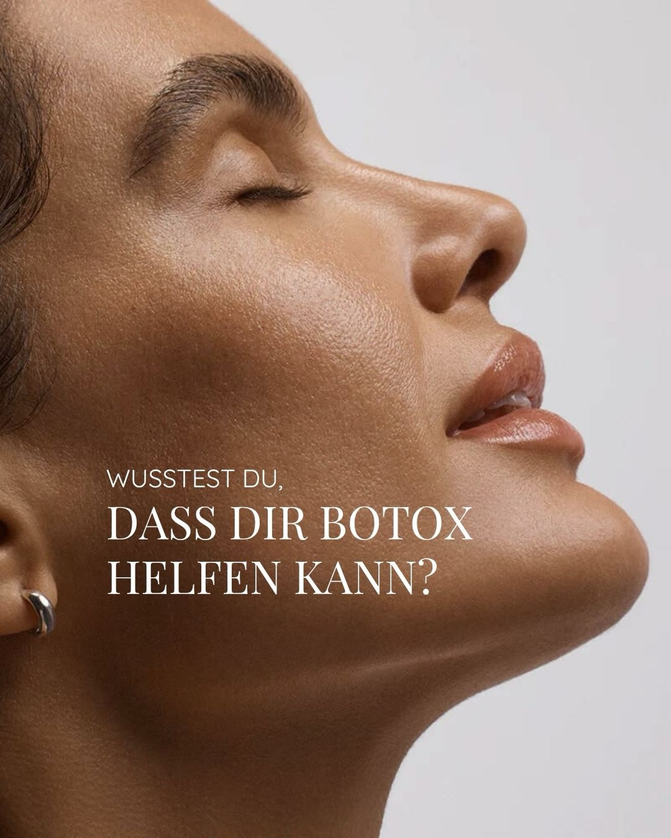 Botox kann mehr als nur Falten glätten.
Es wird gezielt eingesetzt, um Beschwerden im Alltag zu lindern. Zum Beispiel bei Zähneknirschen, übermässigem Schwitzen (Achseln, Hände oder Füsse) oder auch bei Migräne.
Durch die Entspannung bestimmter Muskeln oder das Regulieren von Signalen im Körper kann Botox dabei helfen, wieder mehr Leichtigkeit und Wohlbefinden zu spüren.
Du möchtest wissen, ob Botox bei deinem inidivuellen Anliegen helfen kann?
Wir beraten dich ehrlich und persönlich. ✨"