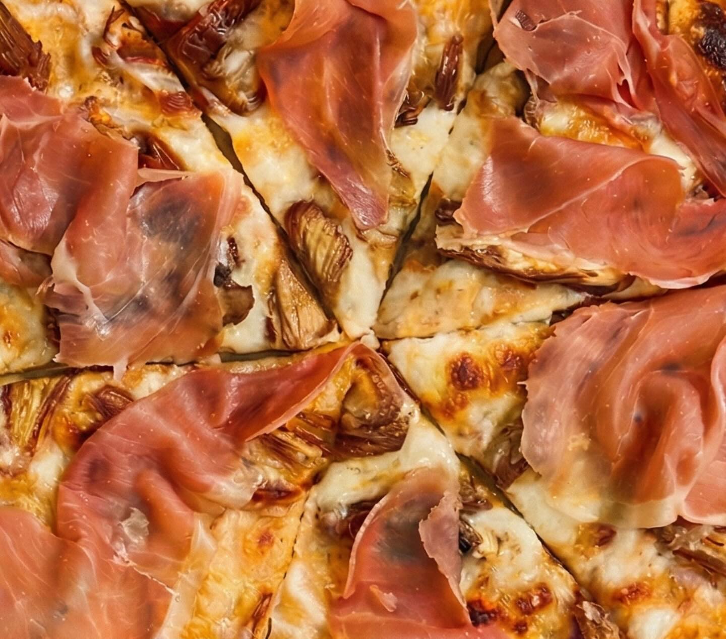 Pizza Prosciutto & Dátiles. Una explosión de sabor en cada bocado. Mezcla de salado y dulce 💥
#bittapizza #coolpizza