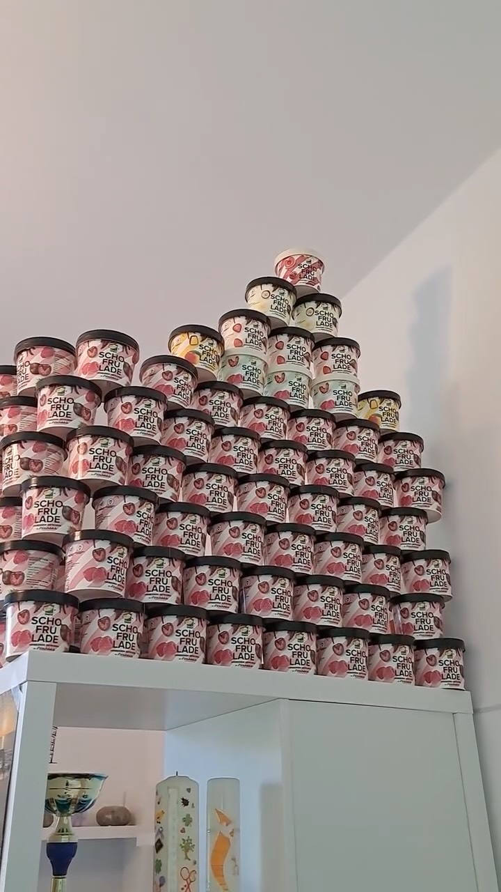 Die Community liefert. IMMER. 🫶 🥺🥺🥺 Dieses Mal geht ein großes Danke an @isabellaschrodl für das geniale Schofrulade-Pyramiden-Video.
#schofrulade #community #schokofrüchte