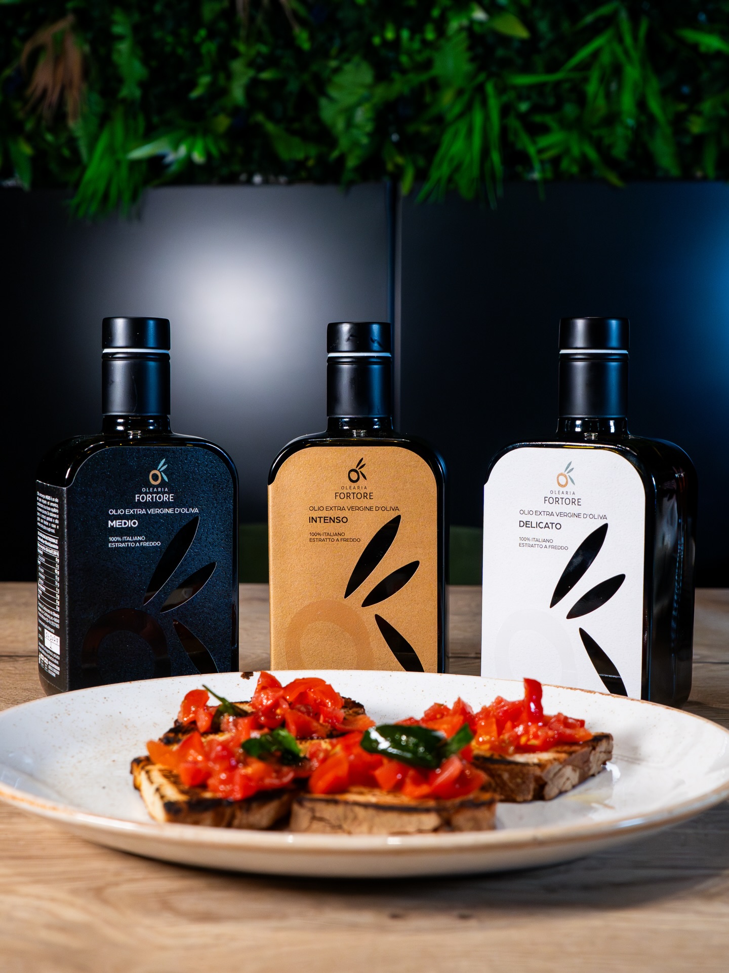 Un filo d’olio può cambiare tutto.
Dalla semplicità di una bruschetta nasce un’esplosione di gusto quando scegli la qualità giusta.
Medio, Intenso o Delicato: ogni bottiglia di Olearia Fortore è pensata per esaltare ogni piatto, dal più semplice al più ricercato.
🌿 100% italiano
🌿 Estratto a freddo
🌿 Perfetto per ogni occasione
Porta in tavola il vero sapore dell’olio extravergine.
🛒 Acquistalo ora sul nostro store online e fai la differenza ad ogni assaggio.