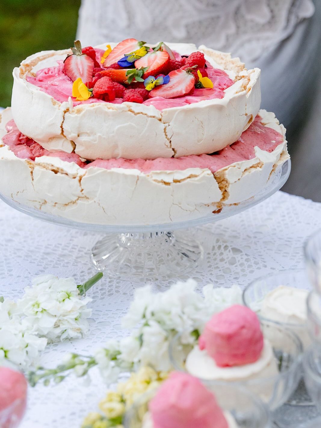 Fresco 🍧
O nosso bolo de casamento em parceria com @geladosantini
Leve, inesperado e fora de qualquer regra.
Para quem não procura o óbvio, mas o memorável.
*os bolos deverão ser exclusivamente encomendados ao @obolodamarta
#Santini #GeladoSantini #OBoloDaMarta #bolocasamento #weddingcake