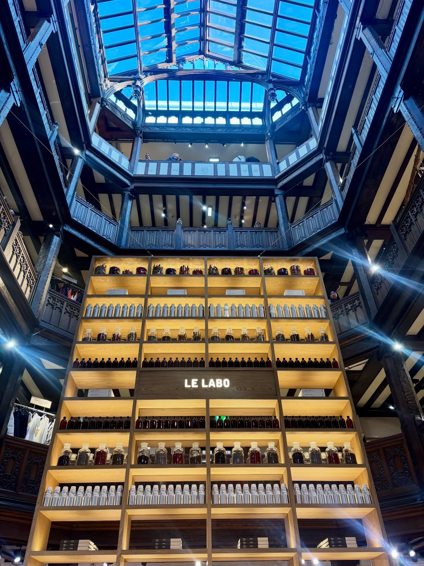 A bold momentum moment for @lelabofragrances at Liberty of London 🇬🇧 🇫🇷 🇺🇸