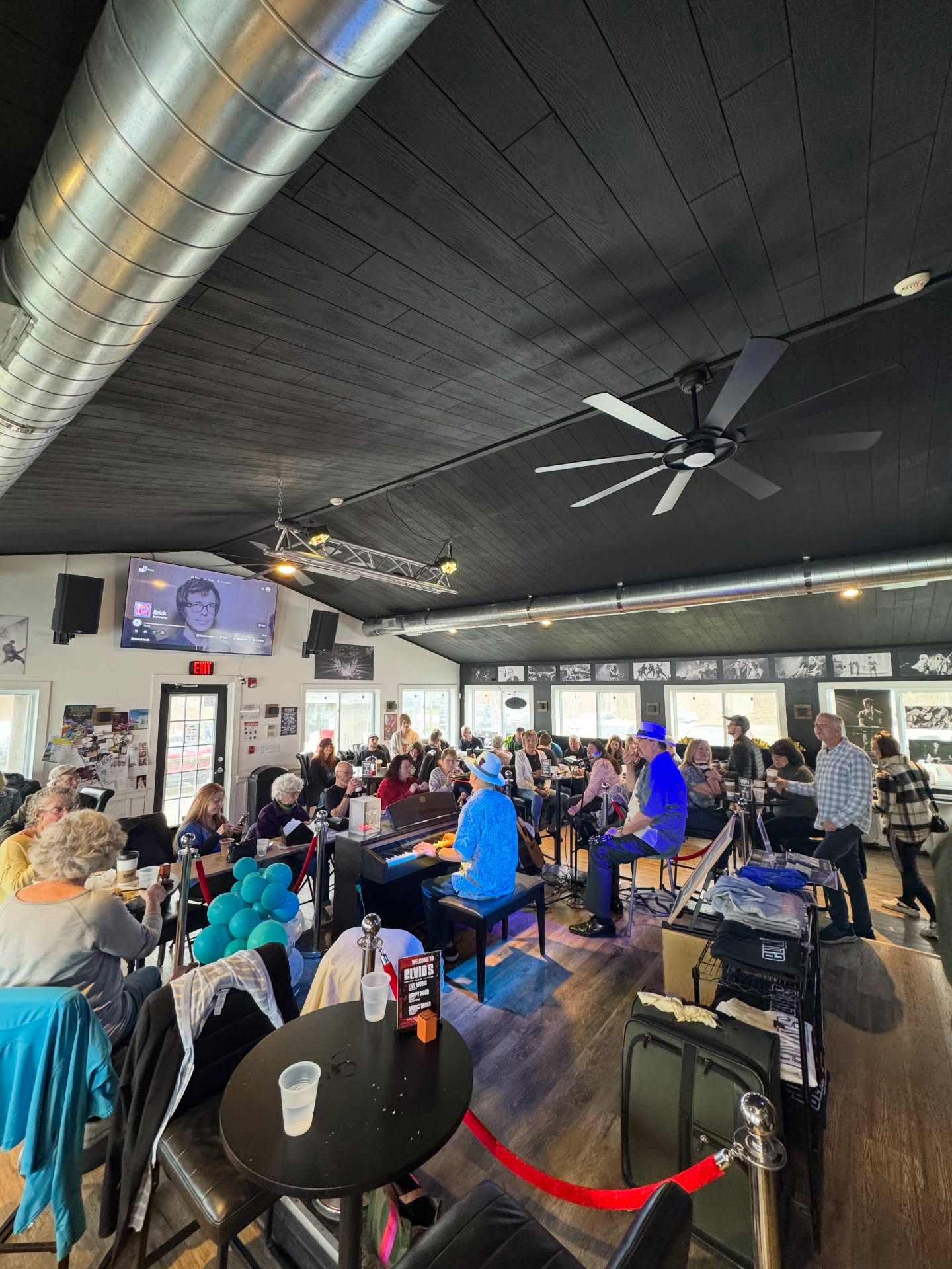 Amazing turnout this weekend. Thank you to everyone who came out.
Live music every Saturday and Sunday. Make sure you do not miss it.
On the Bay. 1350 Empire Blvd
#ElviosCoffee #LiveMusic #RochesterNY #WeekendVibes #CoffeeAndMusic