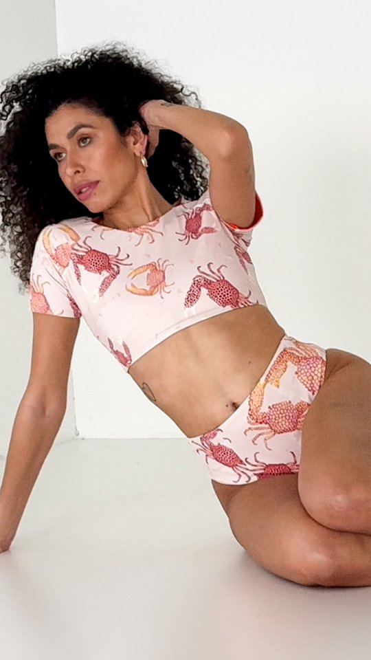 Our NEW PATTERN: Resilient!
🦀🦀🦀🦀🦀🦀
We are moving sideways into unconventional with this new set! A Cropped Top with a High-Waist Cheeky Bottom that fits so beautifully! This set really ties the Playfulness Collection together!
Available as separates!👙
Launching 22 April at 12:00!⏰
#highwaistswimwear #croppedtop #crabbypattern
