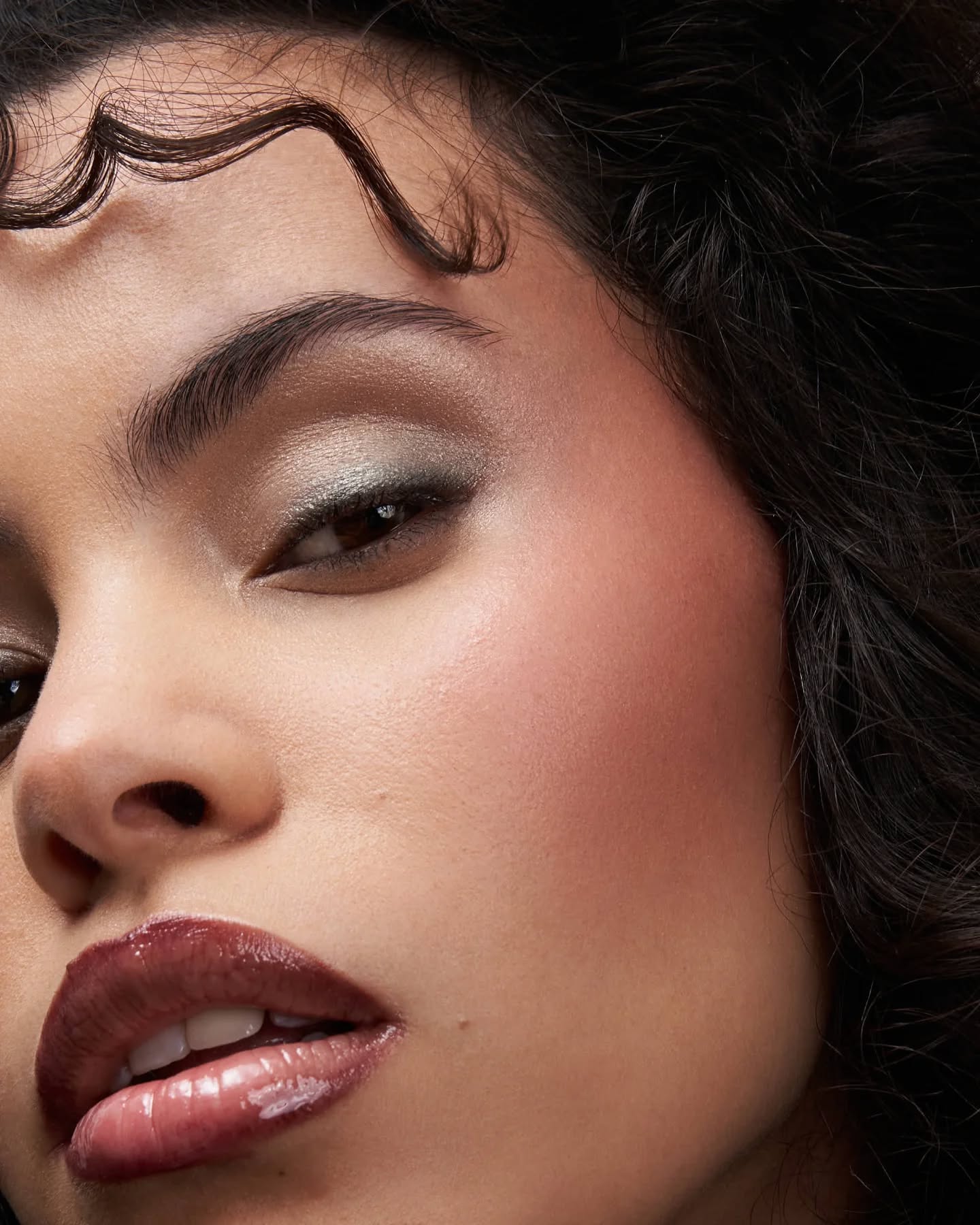 CLOSE UP ✨
Photographe : @elisabron_photographe
Modèle : @imane_hrimiche
Makeup & hair : @jade_r__makeup
Using @sephorafrance
___________________________
#maquilleuselyon #shootinglyon #muahlyon #mualyon #makeuplyon photographelyon modelelyon