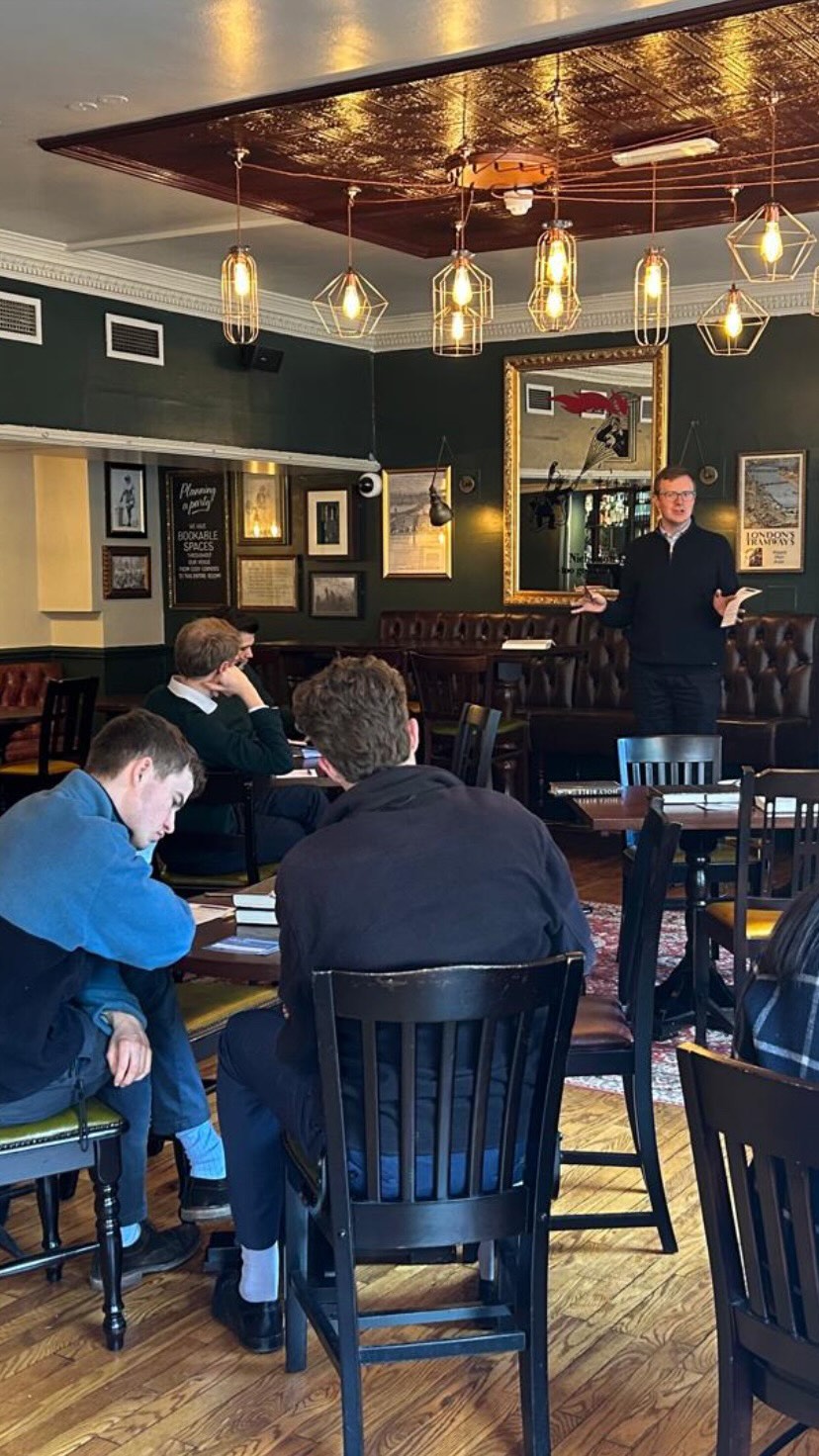 What if your lunchbreak could be more than just food?
If you’re looking for a meaningful way to spend your lunchbreak, Gospel at Work lunchtime talks give you a chance to hear from God’s word in the middle of the working day.
Designed to be encouraging for believers, thought-provoking for the curious and relevant to the issues Christians face in the workplace, you can find lunchtime Bible talks all over central London: gospelatwork.org.uk/map
#gospelatwork #christiansinlondon #lunchbreak #christianity #bible