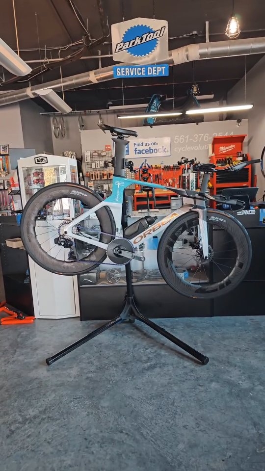 Custom-built Orbea Ordu triathlon bike featuring a one-of-a-kind, customer-designed paint scheme. If you’re looking to build your dream bike, @cyclevolution can bring your vision to life. We specialize in high-level craftsmanship and precise custom configuration using the latest the industry has to offer.