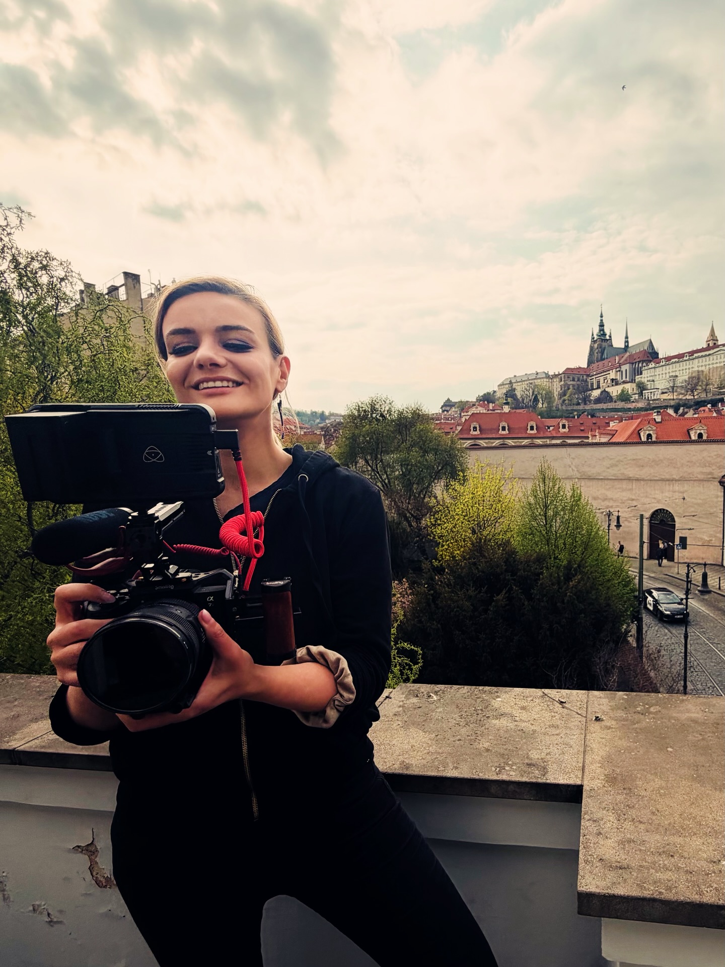 Shooting a new project for the Anglo-American University @aauprague this week in Prague.
Filming right in front of Prague Castle is a pretty good reminder that some workdays make you see your hometown with fresh eyes.
Always special to come back and create something here, especially in collaboration with @davidos_pear
.
.
.
.
.
.
.
.
.
.
#filmmaking #directorlife #prague #behindthescenes #filmproduction