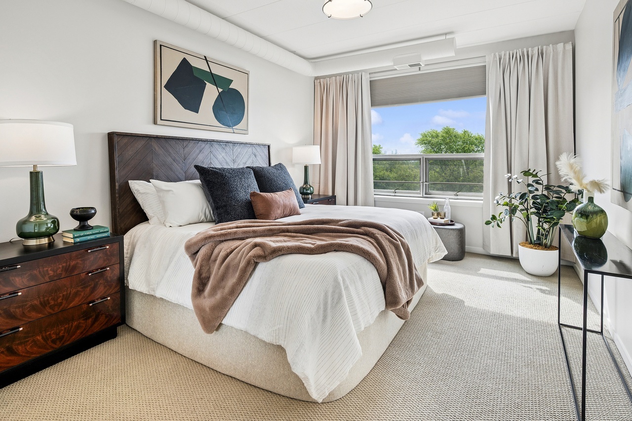 A tranquil bedroom sanctuary where stress melts away and serenity reigns 😴 #chicago #chicagorealestate #havenhomestager #chicagohomestaging #stagingworks #stagingsells #staging #homestaging