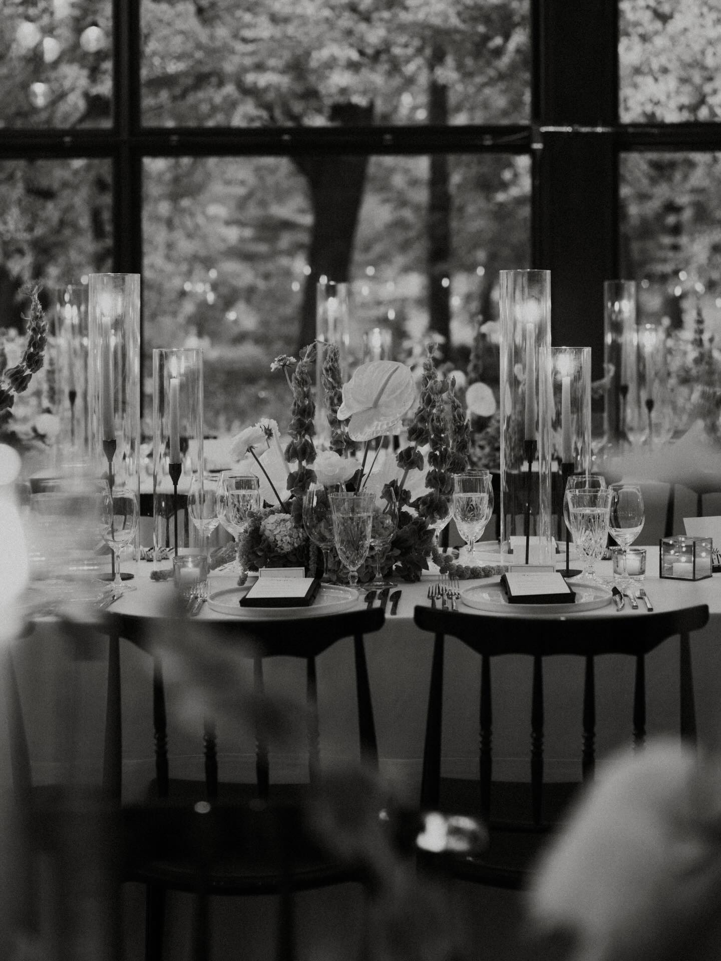 Before the guests arrive, before the music starts, there’s this moment of perfect stillness 🤍
The team :
Wedding planner : @erikaco.events
Photographer : @alessandrajennifer
DJ : @brunoberdnikoff
Florist : @michkafleuriste
Preparation venue : @hotelbirksmontreal
Reception venue : @parcjeandrapeau
Catering : @hbevenement
Rentals : @groupeabp @lanouvelletablee @tenuedesoiree_
Stationnery : @designvkay
Hairs : @atelierevablanca
Makeup : @valerielefebvremua @vero_munger
Dress : @danahareldesign @markingramatelier