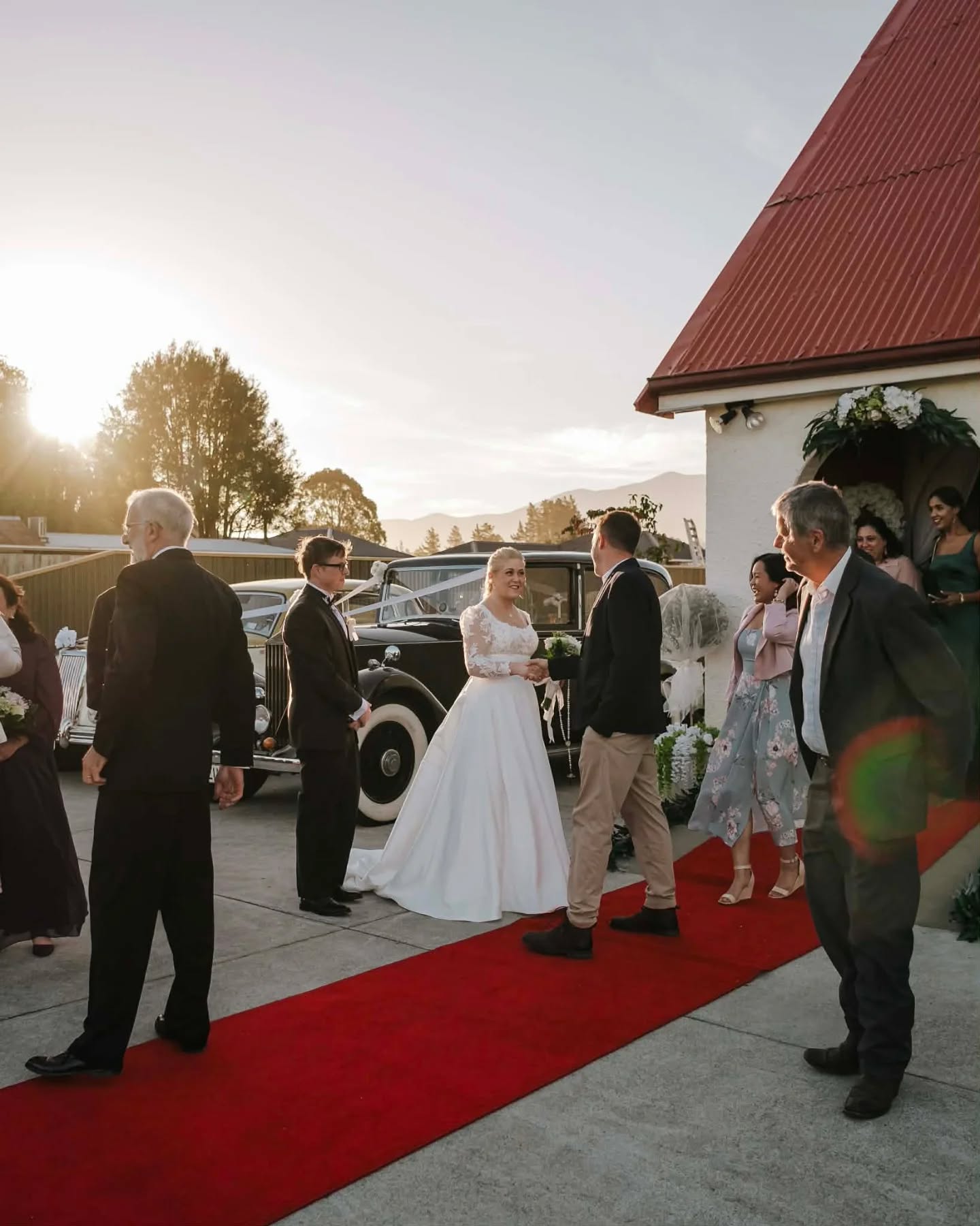 R E D C A R P E T
What a beautiful scene after the vows and I do's. The bride and groom greeting their guests outside their church✨️
A dress altered to perfection 👌
📷 - @sarahblair.nz
#alterations #bridal #weddingınspo