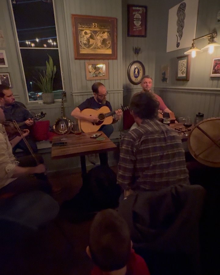 Tonight:
Happy hour 4-5:30pm🍻
Traditional Irish session 6-9pm🎻
And for all of you trying to start your summer tan…. yes, our Biergarten will be open today.