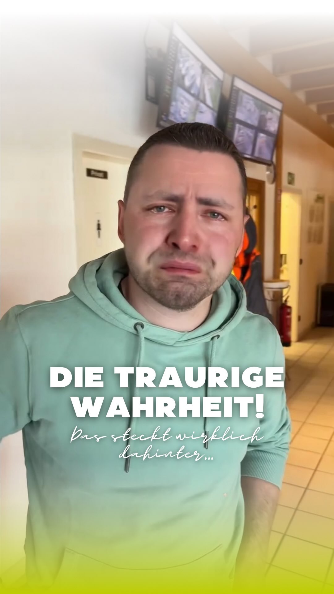Ist euch bei der Arbeit auch manchmal zum Heulen? 😭
Falls ja: Bei uns ist das nur ein TikTok-Filter, der die Kollegen so aussehen lässt!
In echt? Betriebsklima top, Verdienst überdurchschnittlich und geweint wird nur, wenn Sascha mal wieder das Essen verbrennen lässt.
👉🏻 Wir suchen:
✅ Monteure für Verkehrssicherung (m/w/d),
✅ Monteure für Verkehrstechnik (m/w/d) und einen ✅ Disponenten (m/w/d).
Auch Quereinsteiger sind bei uns herzlich willkommen. Alle Infos und wahrscheinlich das einfachste Bewerbungsformular, das du je gesehen hast: abas-verkehr.de/stellenangebote
Wir freuen uns auf dich. Los gehts! 🚀
Recruiting Stellenanzeige Karrierechance