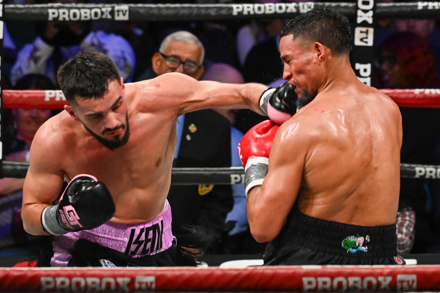 In a six-round battle of unbeaten light heavyweights, Staten Island, NY's @arjan_iseni Arjan Iseni took on Atlantic City, NJ's @5pazzio Christian "Spazz" Figueroa.
This looked to be an explosive affair, as not only were the men undefeated coming into the bout, all of their wins had come by knockout.
Figueroa had the homefield advantage, as the contest took place at @boardwalkhall Jim Whelan Boardwalk Hall in Atlantic City.
Both men put on solid performances against their most challenging opponent.
Iseni used movement, along with his height and reach advantages, to try to control the action.
After a solid first three rounds by Iseni, Figueroa began landing effective counter power shots.
Here, in the sixth, Iseni lands a big left hand.
The bout went to the scorecards, and there were no knockdowns. The official scores were 60-54, 59-55, and 59-55, all for Iseni, the winner by unanimous decision.
The Fight Photos scored the bout 58-56 Iseni.
The decision keeps Iseni perfect, his record 6-0 (5). Figueroa's record is 2-1 (2).
This card is streaming live on @proboxtv ProBox TV.
#boxing #boxeo