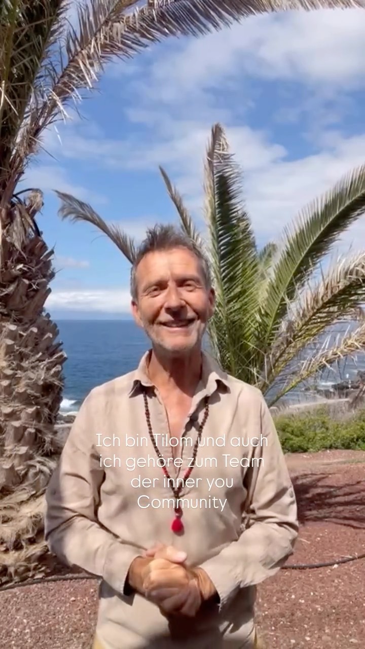 Tilom ist unser Experte für die Ayurveda Massagen während unserer Retreats.
Er nutzt warmes Sesamöl & reinigendes Calamuspulver und über 20 Jahre Erfahrung für tiefe Ausstreichungen und setzt gezielte Akzente durch yogabasierte Stretchings in seiner *Indischen Ayurveda Yoga Massage Therapie*
Hier kannst du mehr über ihn erfahren: www.tilompatel.com
Ich kann nur aus eigener Erfahrung sprechen: ich haben mich sehr wohl gefühlt und konnte komplett entspannen 😌🙏
#yogaretreatteneriffa #ayurvedamassageteneriffa #selfcare