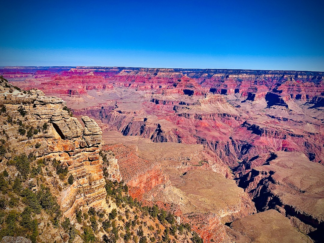Did you know the Grand Canyon is 277 miles long and over a mile deep?
It’s hard to take in all at once, so don’t.
Walk a little. Sit a while.
Let it unfold slowly.
📷: Sean Michael
#GrandCanyon #GrandCanyonNationalPark #VisitArizona #ArizonaGetaway #ExploreArizona