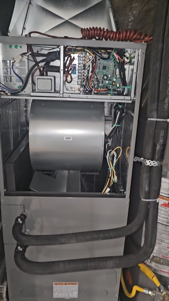 ❄️ High-efficiency GREE R32 unit ready for action.
Why R32?
✅ Better efficiency
✅ Environmentally friendly
✅ Lower operating costs
Ask us about the rebates. Upto $16000 heat pump rebate available*💸.
#gree #hvac #heatingandairconditioning #hvacinstall #rebate