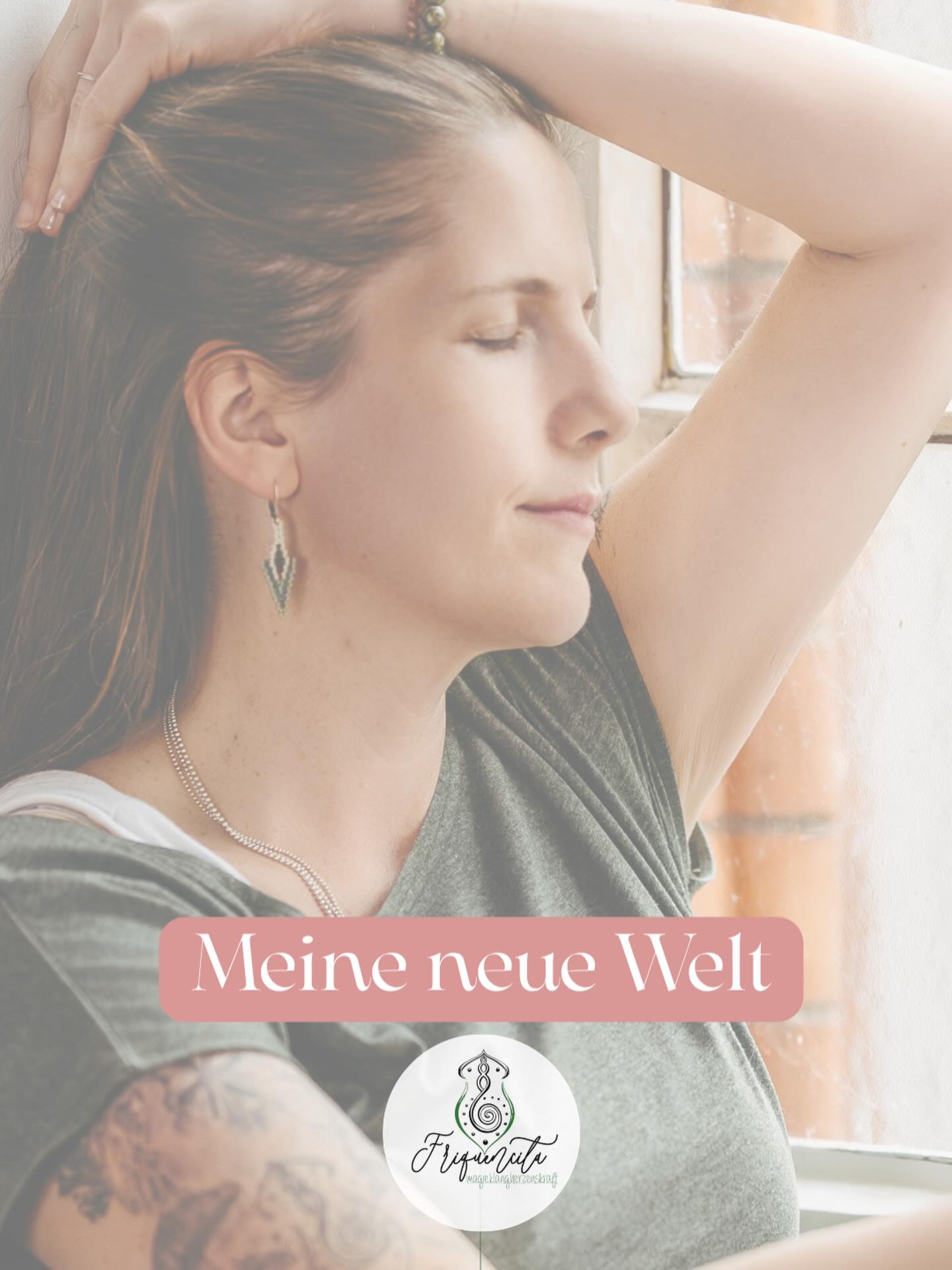 Früher hatte ich ziemlich klare Erwartungen. An andere. An Beziehungen. An Situationen. Wie jemand reagieren sollte, was jemand verstehen müsste, wie etwas eigentlich laufen sollte.
Irgendwann habe ich gemerkt, dass Erwartungen eine ziemlich verrückte Sache sind. Denn ganz oft erwarte ich im Grunde das von anderen, was ich selbst fühle, denke oder für richtig halte. Und merke gar nicht, dass das eigentlich mein innerer Maßstab ist, nicht ihrer.
Heute verstehe ich immer mehr, dass Erwartungen selten wirklich helfen. Sie bauen Druck auf, Enttäuschung gleich mit eingebaut. Und trotzdem heißt das nicht, dass ich keine Grenzen habe oder nicht weiß, was ich im Leben und in Beziehungen erfahren möchte.
Der Unterschied ist nur, dass ich versuche, erst einmal selbst damit reinzugehen. Mit dem, was ich mir wünsche. Mit Offenheit. Mit einem offenen Herzen.
Ein bisschen weniger Erwartung. Ein bisschen mehr echtes Geben. Und doch sich nicht aufgeben.. schmaler Grad…
Meine neue Welt und meine Veränderung beginnen nicht im Außen. Sie beginnen in mir.
Wie sieht deine neue Welt aus?
#meineneuewelt #bewusstsein #beziehungen #innererweg #authentischleben